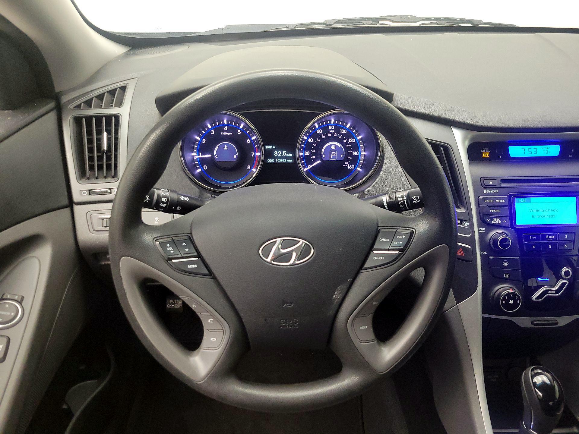 Thumbnail: 2013 Hyundai Sonata - 10