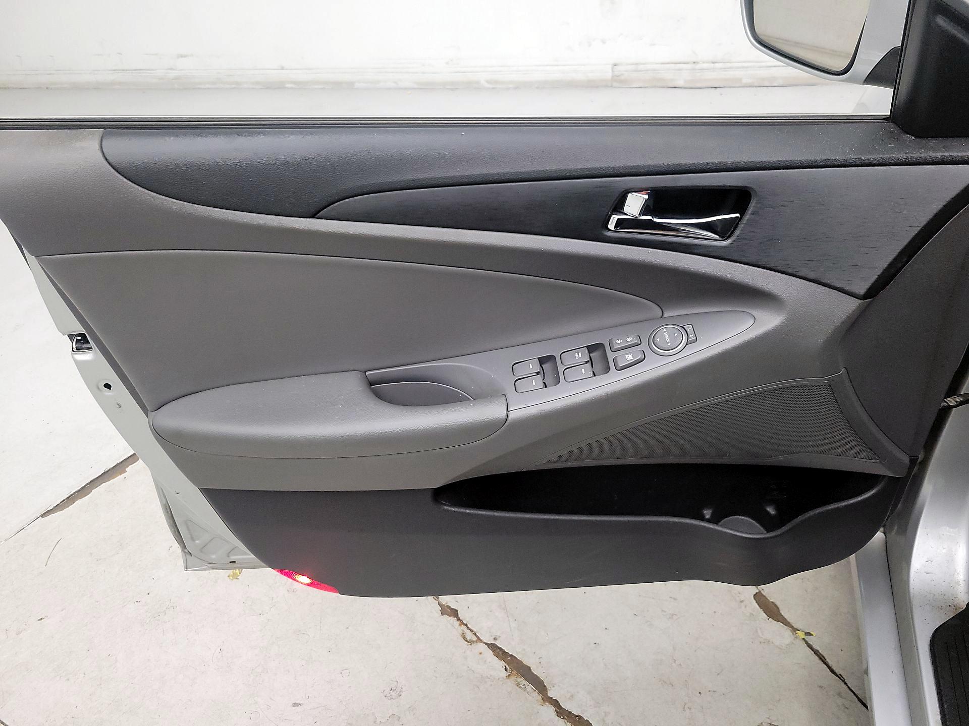 Thumbnail: 2013 Hyundai Sonata - 12