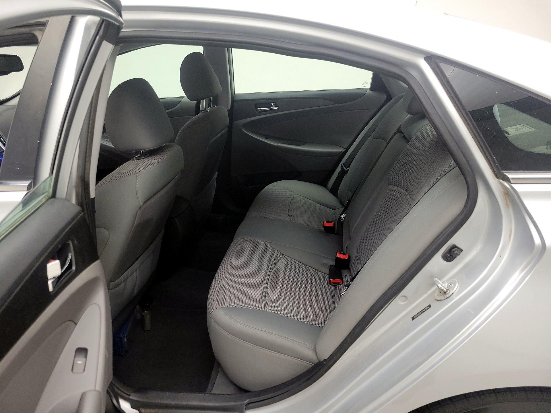 Thumbnail: 2013 Hyundai Sonata - 18