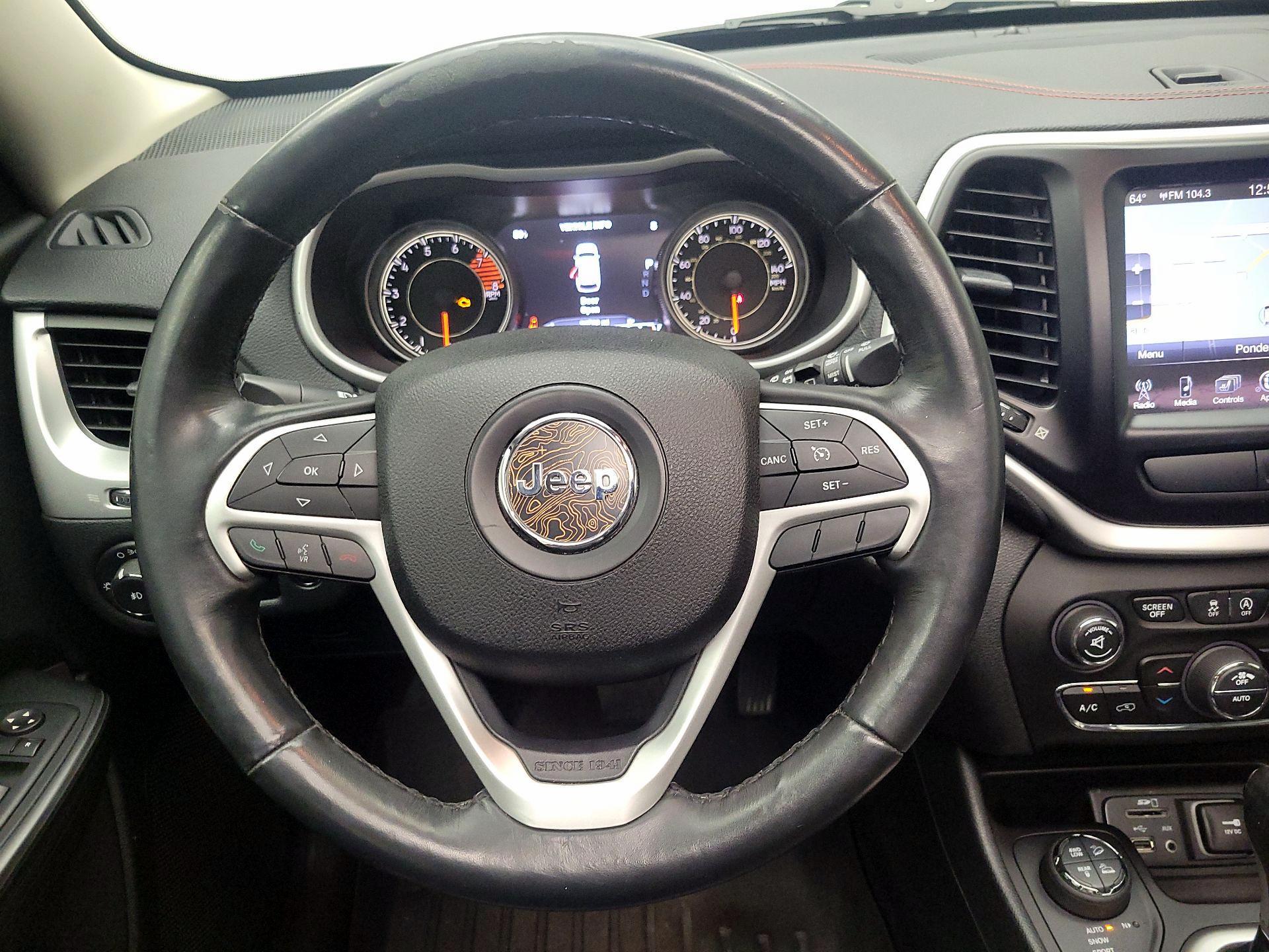 Thumbnail: 2016 Jeep Cherokee - 10