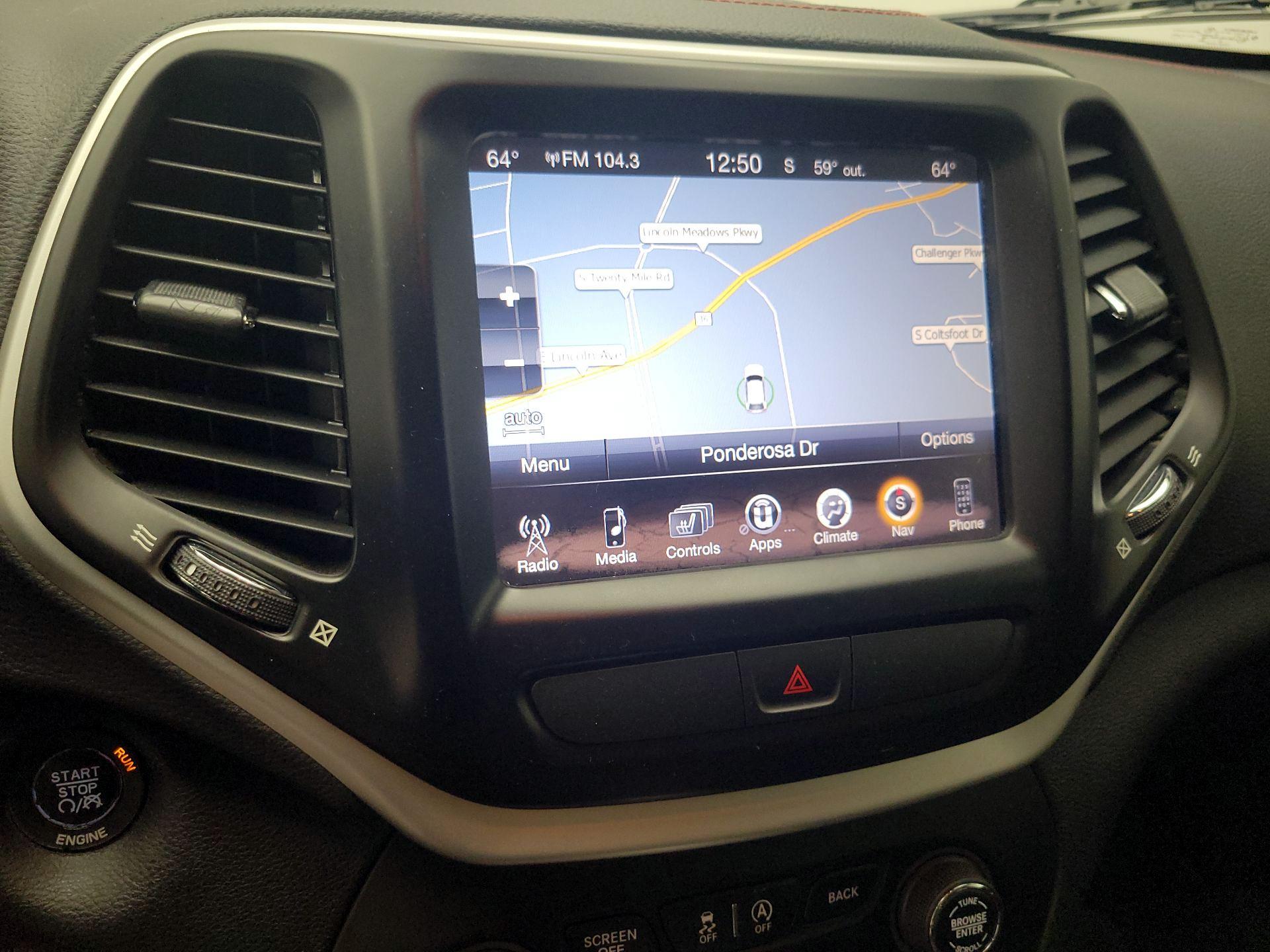 Thumbnail: 2016 Jeep Cherokee - 14