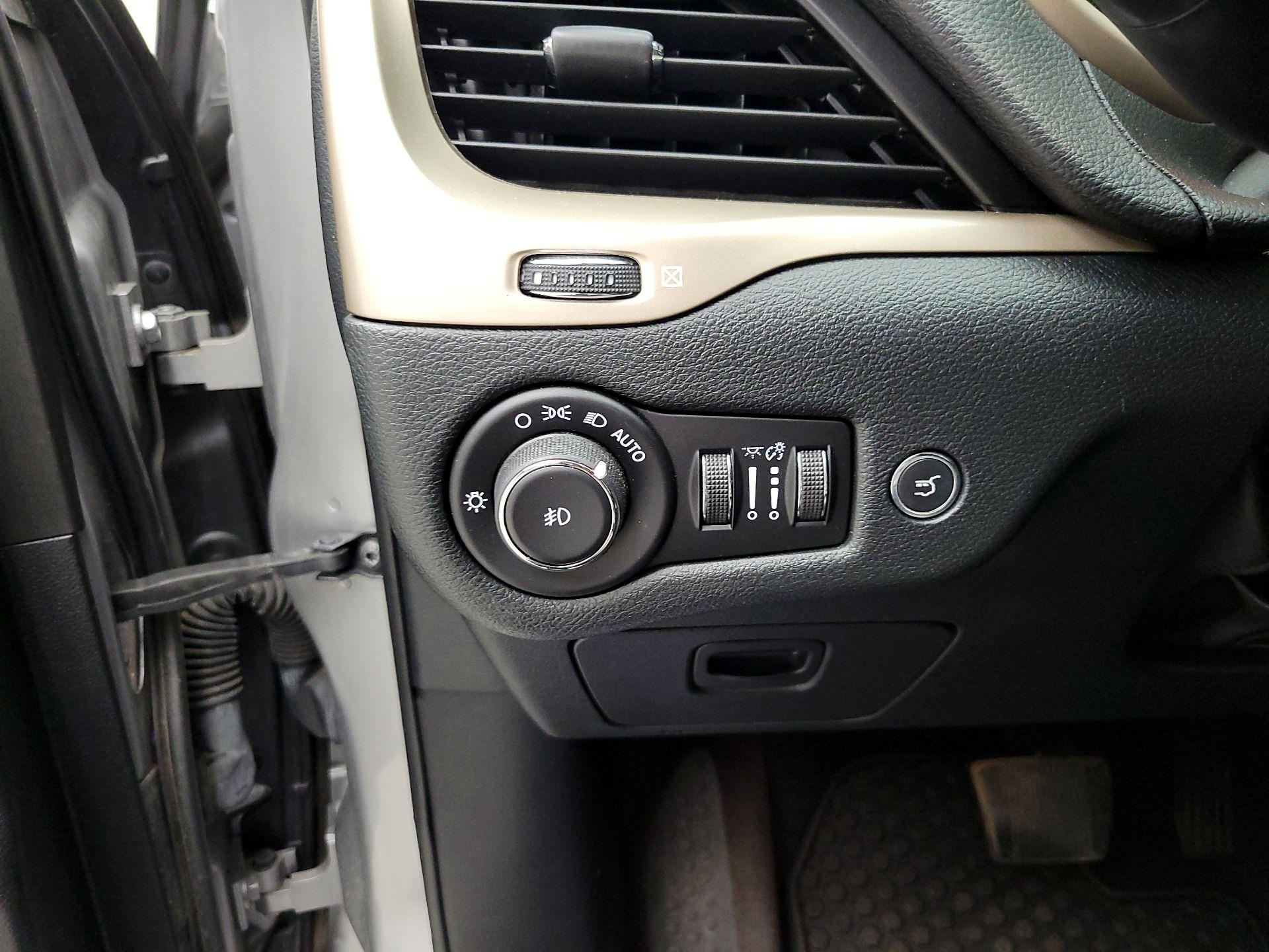 Thumbnail: 2016 Jeep Cherokee - 13
