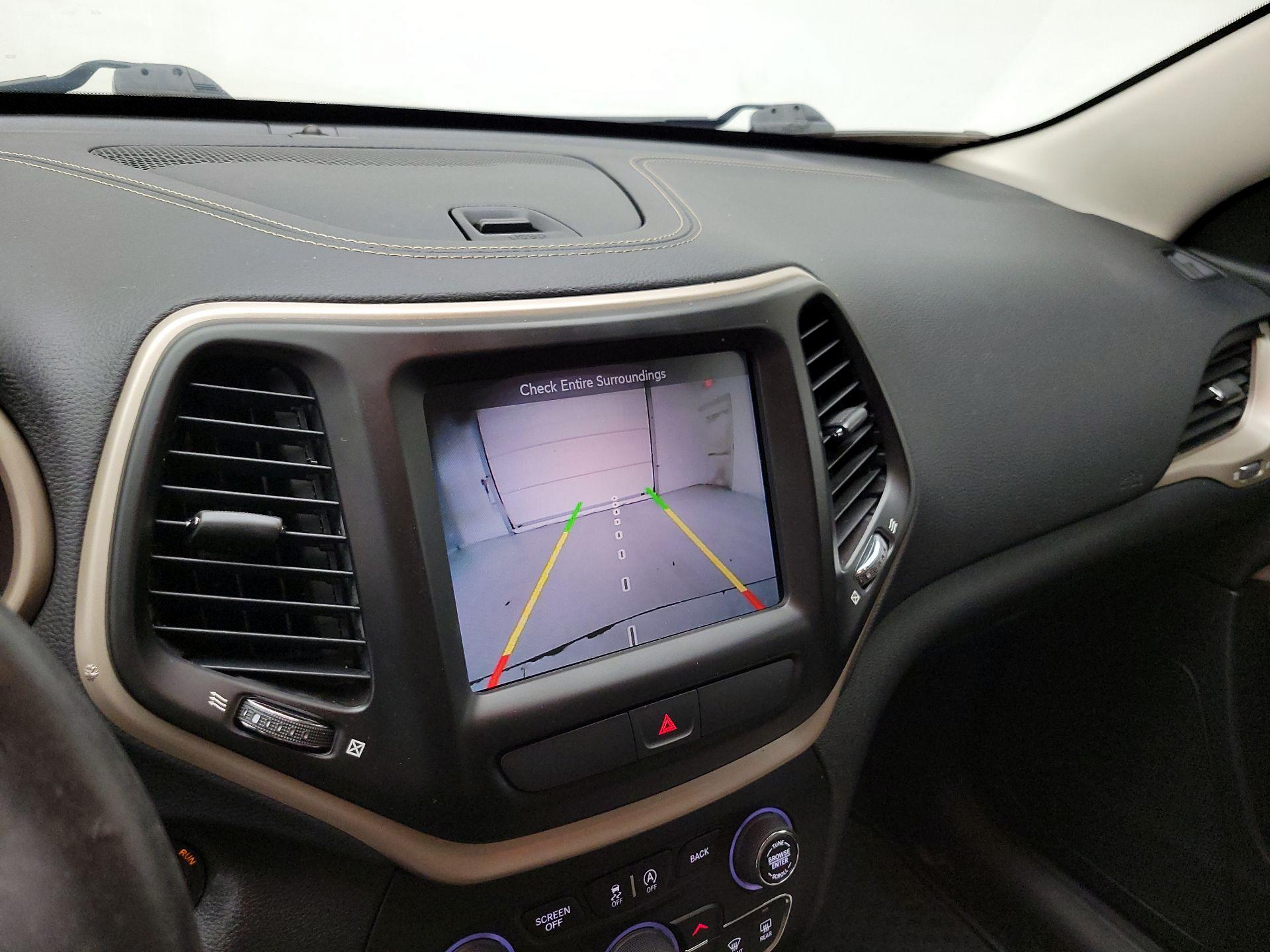 Thumbnail: 2016 Jeep Cherokee - 14
