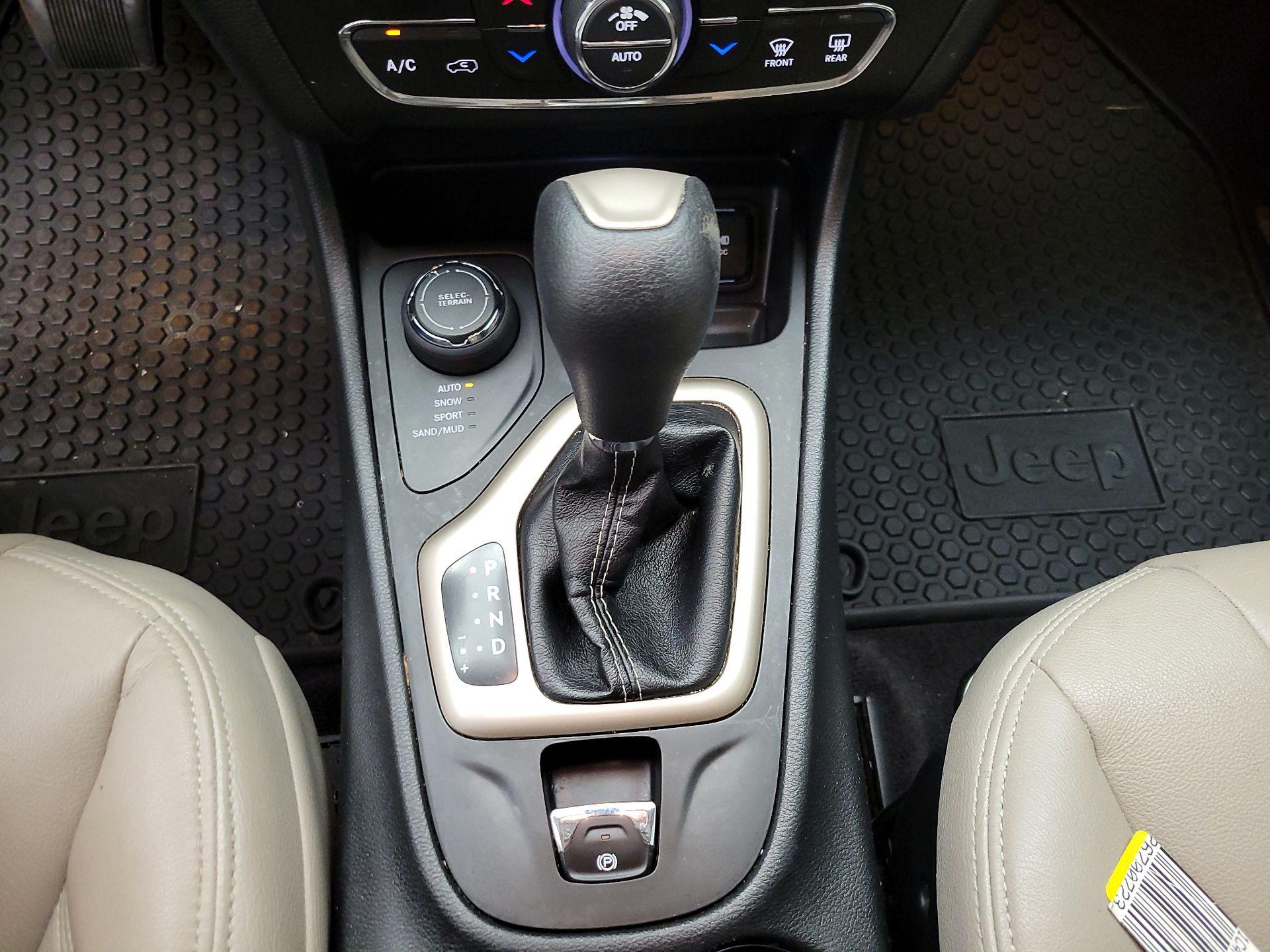 Thumbnail: 2016 Jeep Cherokee - 17