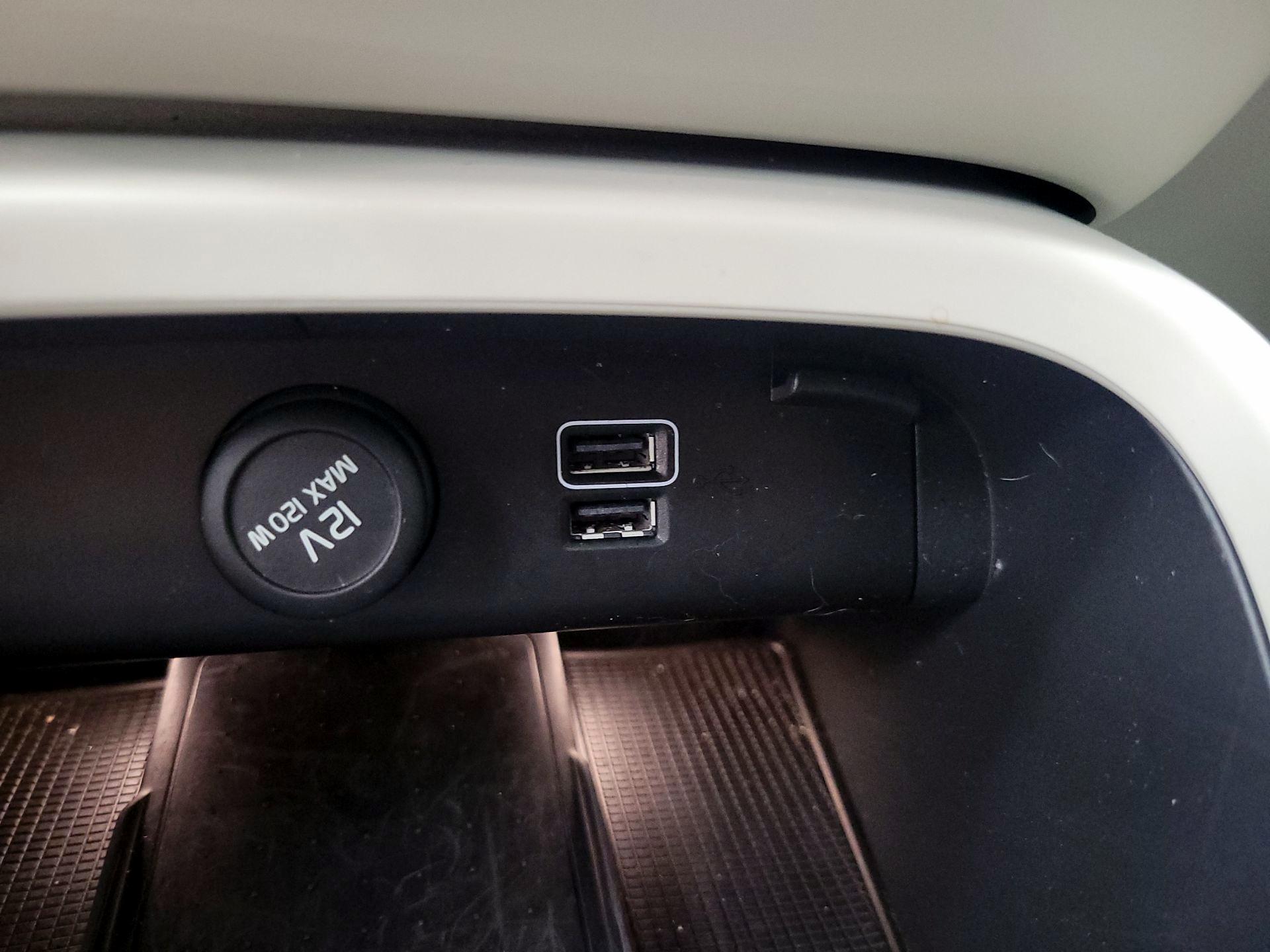 Thumbnail: 2019 Volvo XC40 - 19