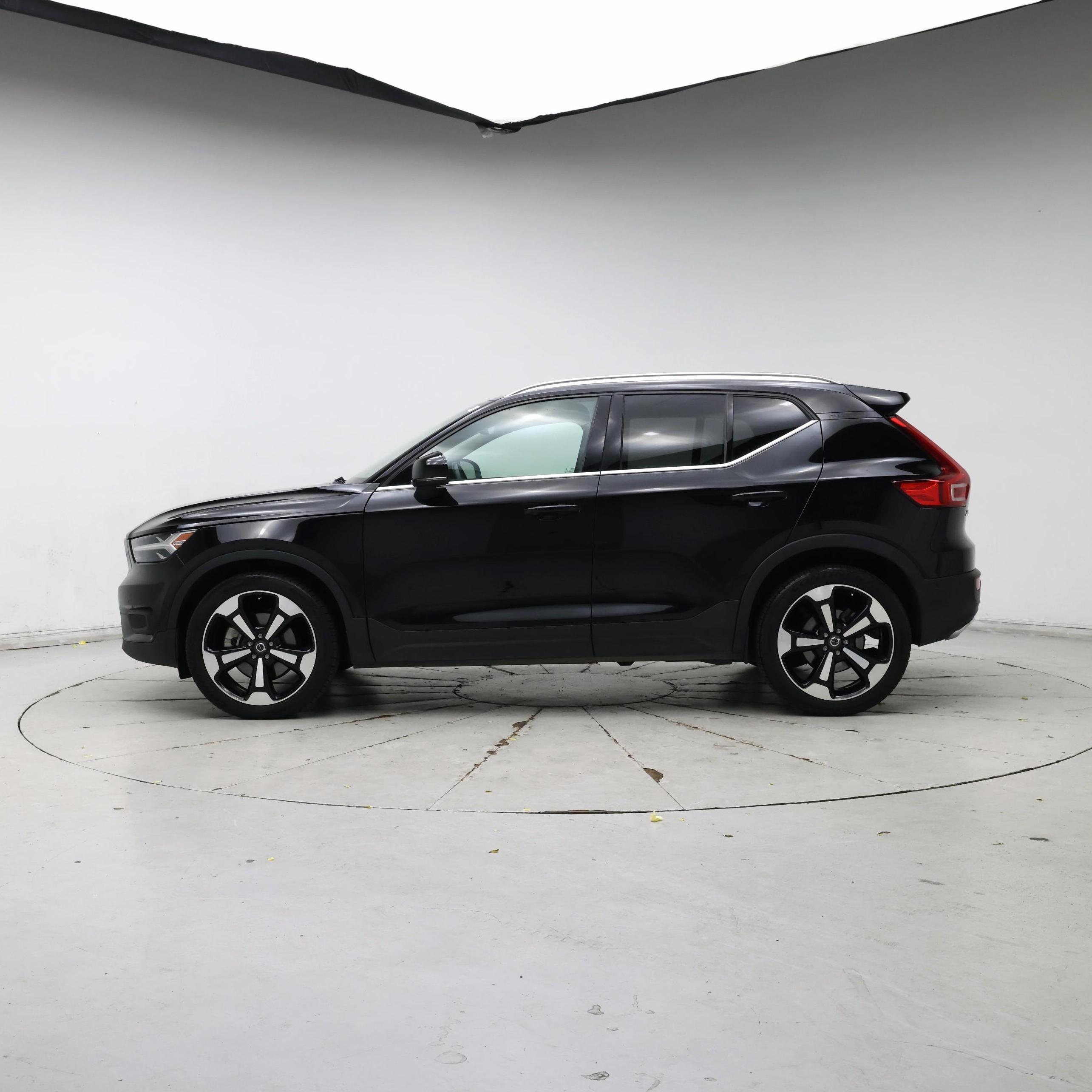 Thumbnail: 2019 Volvo XC40 - 3