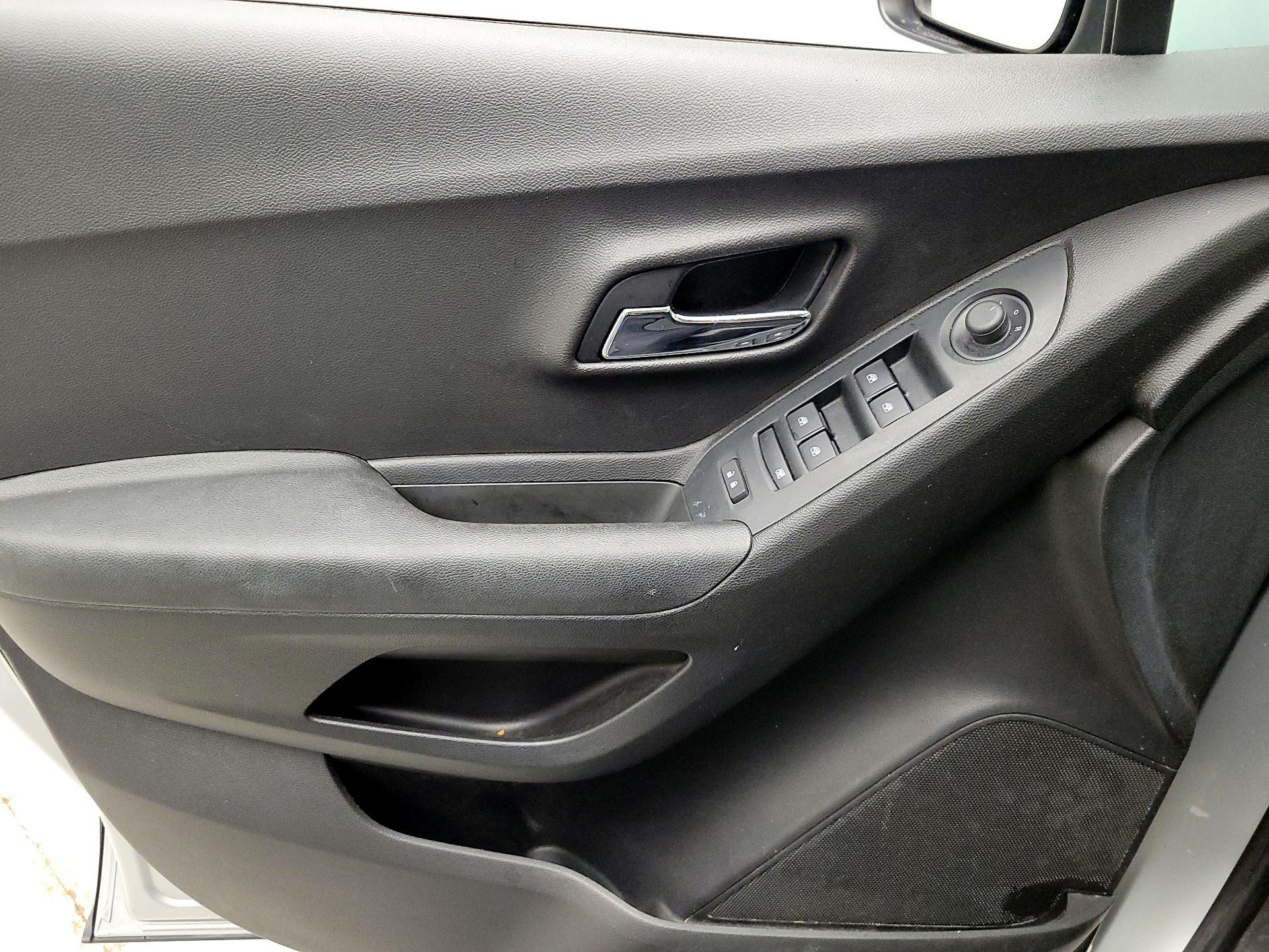 Thumbnail: 2018 Chevrolet Trax - 12