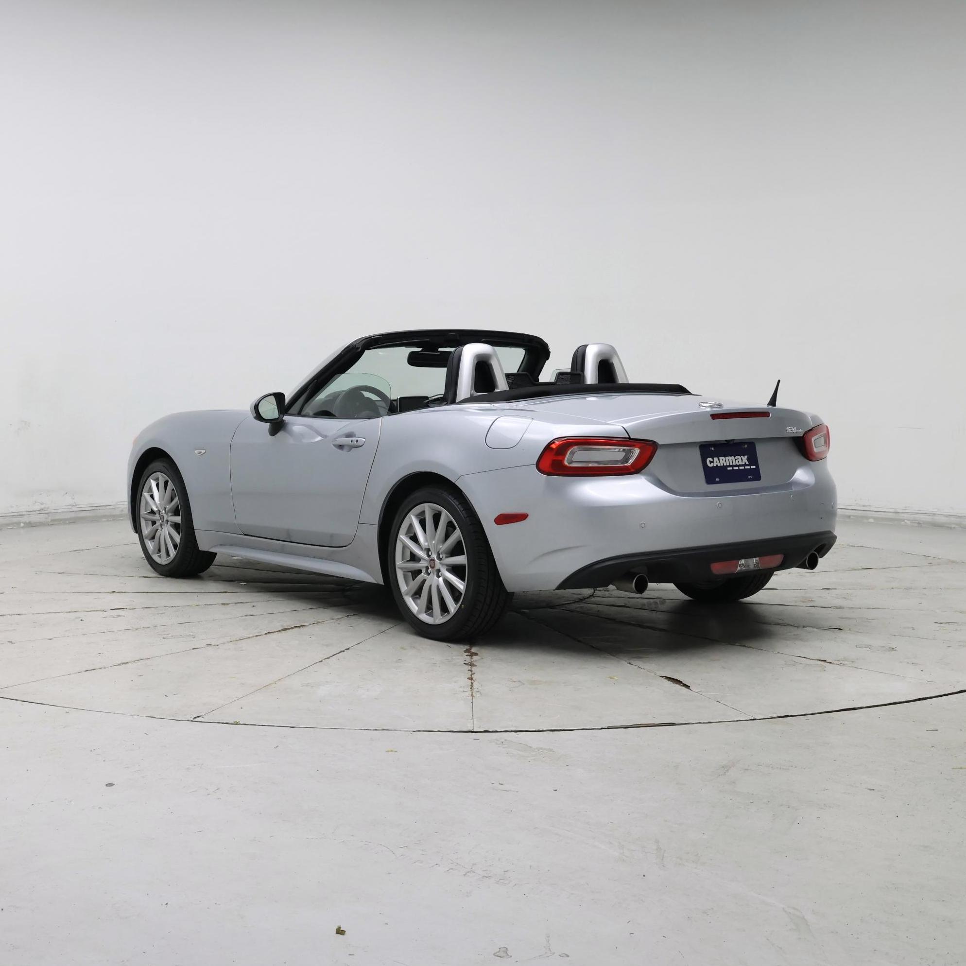 Thumbnail: 2018 Fiat 124 Spider - 2