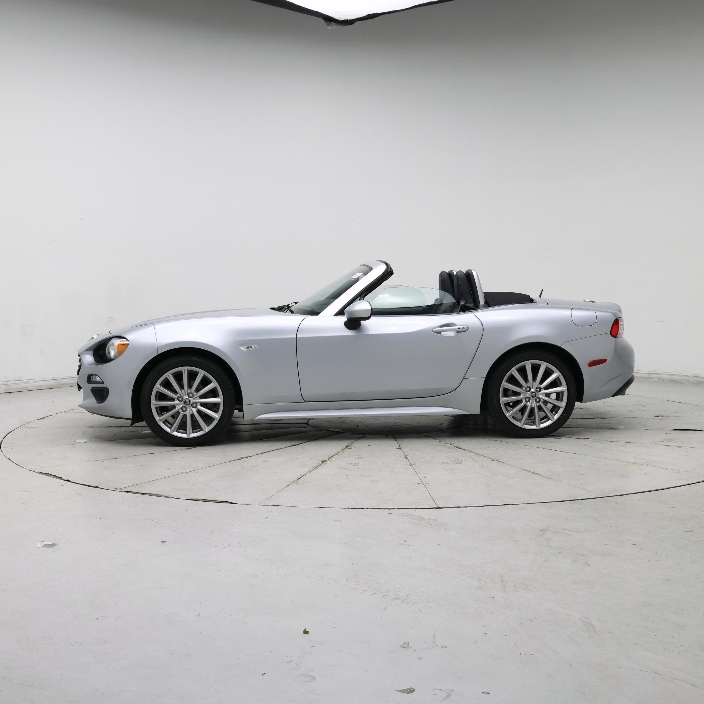 Thumbnail: 2018 Fiat 124 Spider - 3