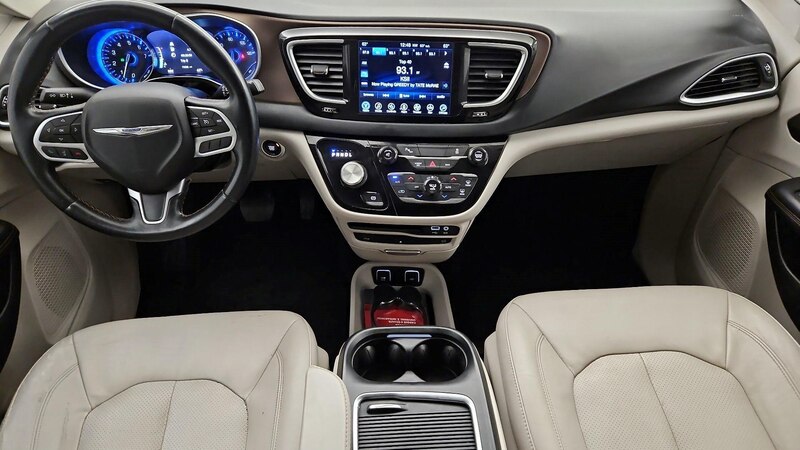 2017 Chrysler Pacifica  9