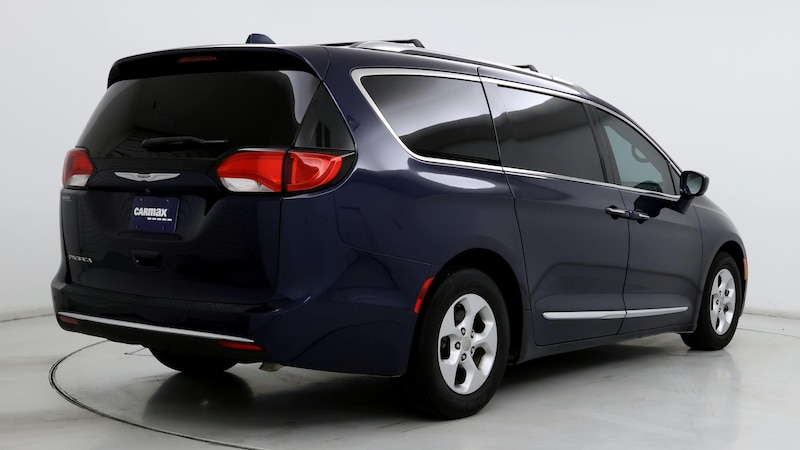 2017 Chrysler Pacifica  8