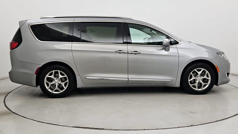 2019 Chrysler Pacifica Limited 4