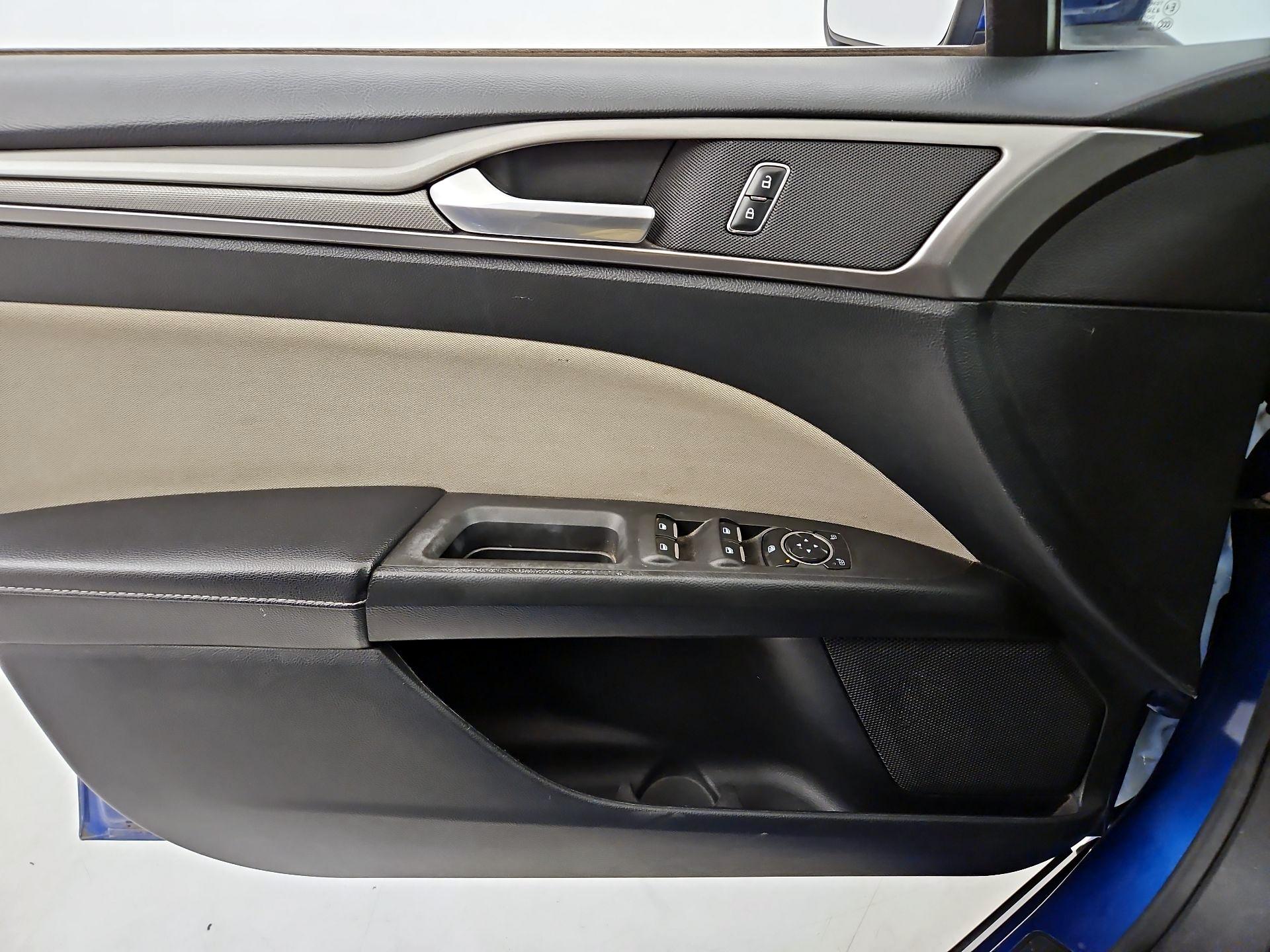 Thumbnail: 2017 Ford Fusion - 12