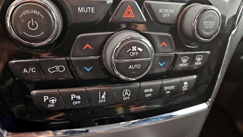 2020 Jeep Grand Cherokee Overland 17