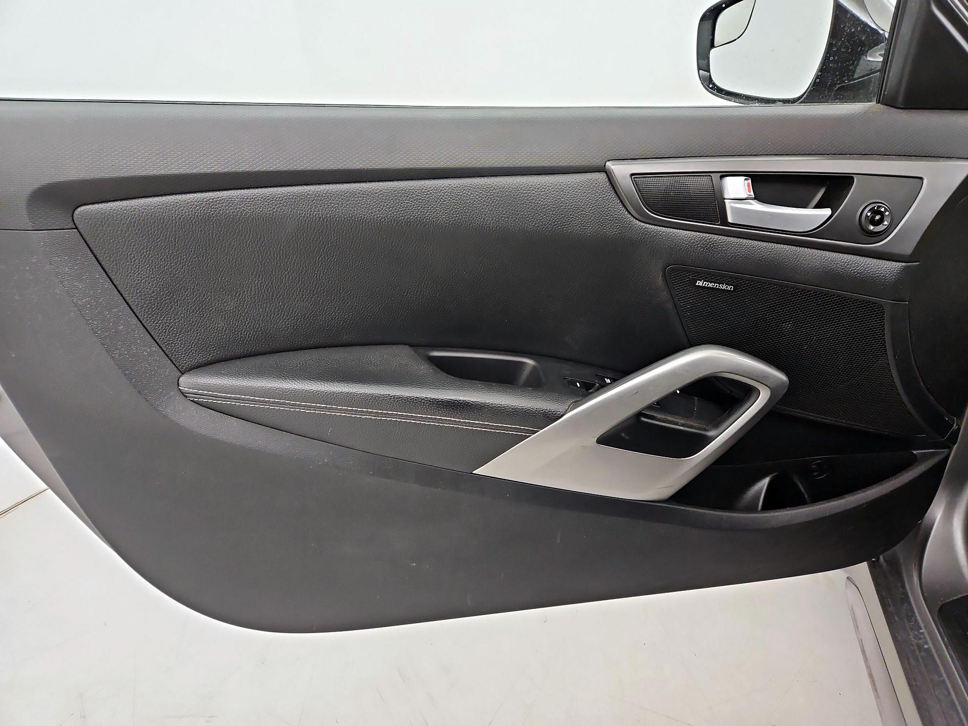 Thumbnail: 2016 Hyundai Veloster - 12