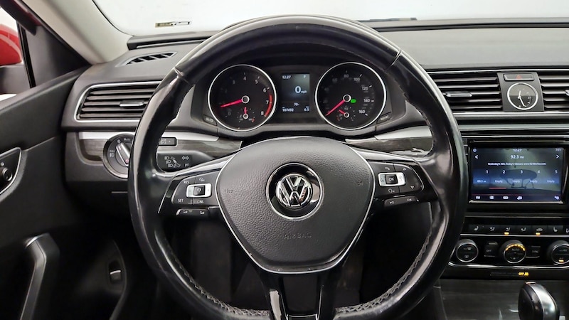 2017 Volkswagen Passat SE 10