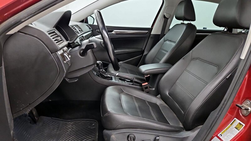 2017 Volkswagen Passat SE 11