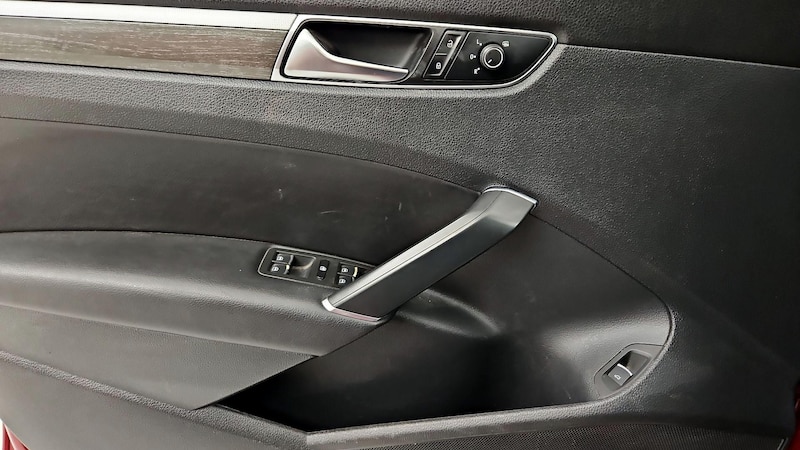 2017 Volkswagen Passat SE 12