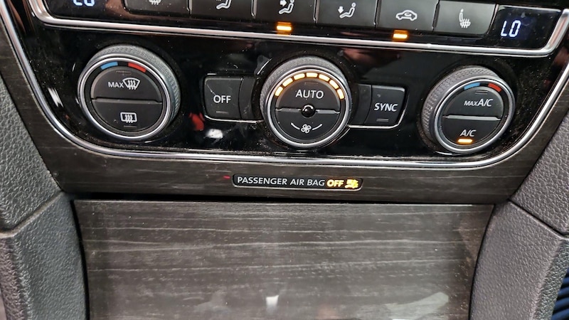 2017 Volkswagen Passat SE 16