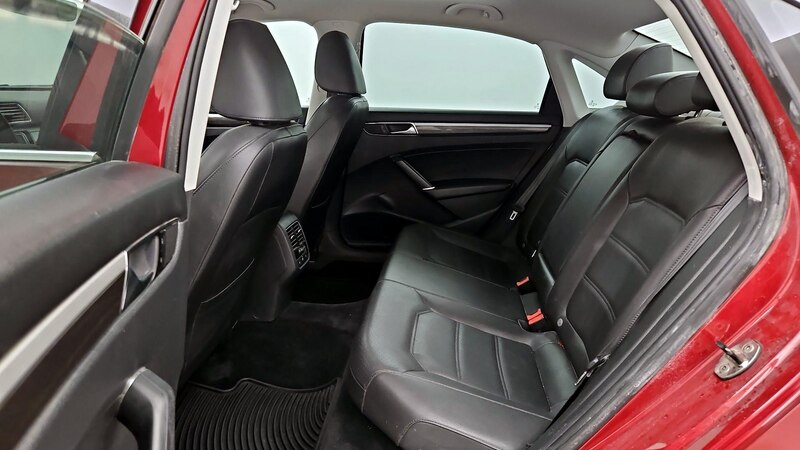 2017 Volkswagen Passat SE 19