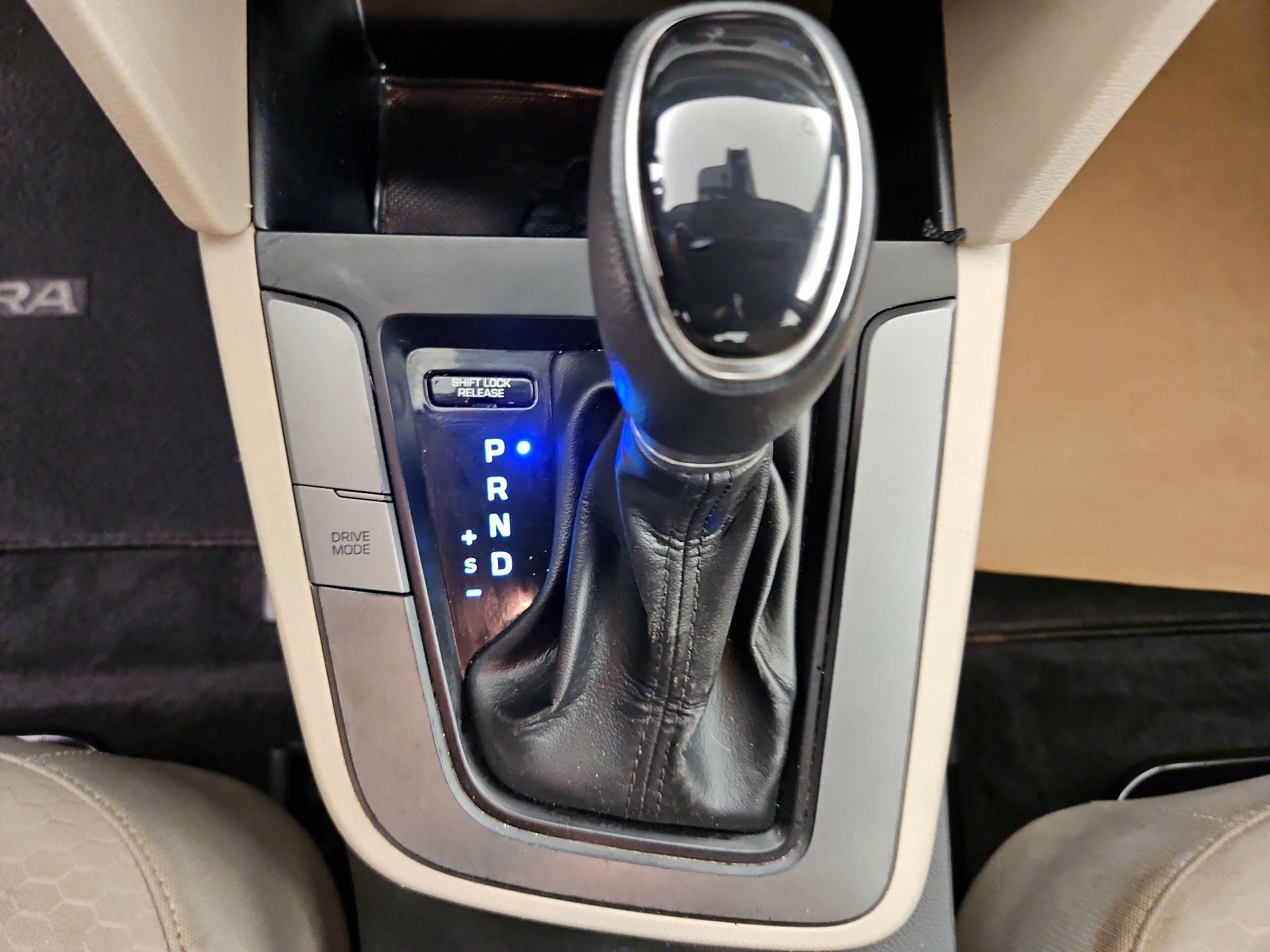 Thumbnail: 2020 Hyundai Elantra - 17