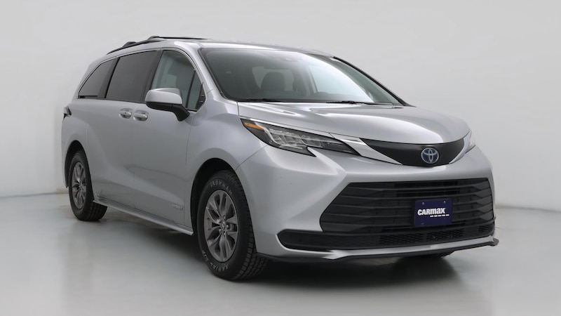 2021 Toyota Sienna LE Hero Image