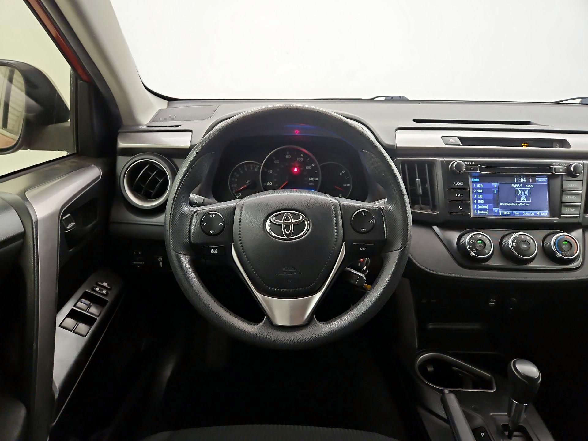 Thumbnail: 2016 Toyota RAV4 - 10