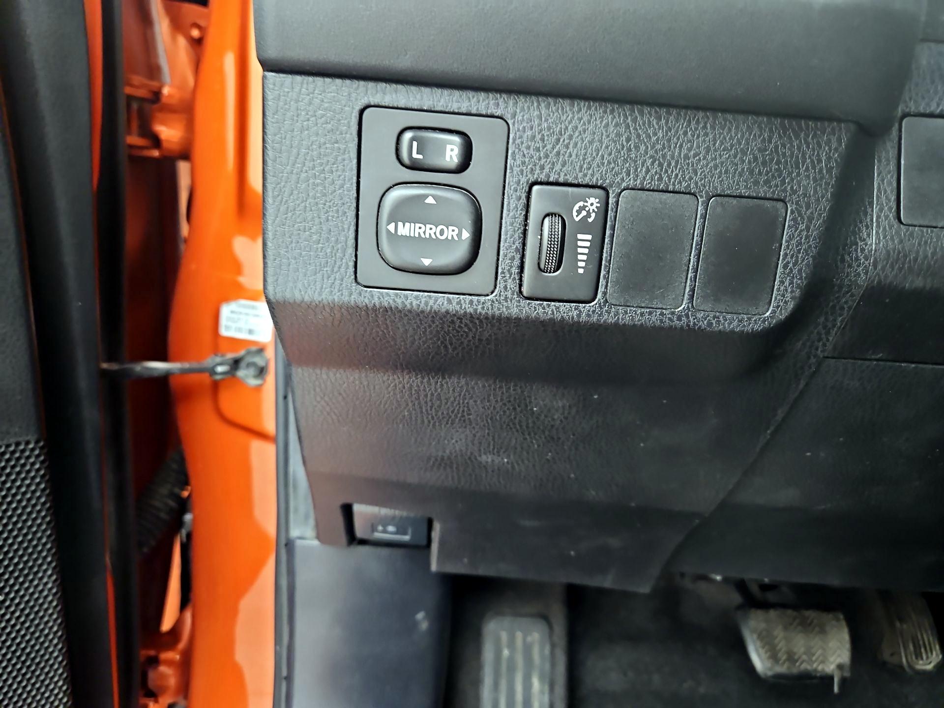 Thumbnail: 2016 Toyota RAV4 - 13