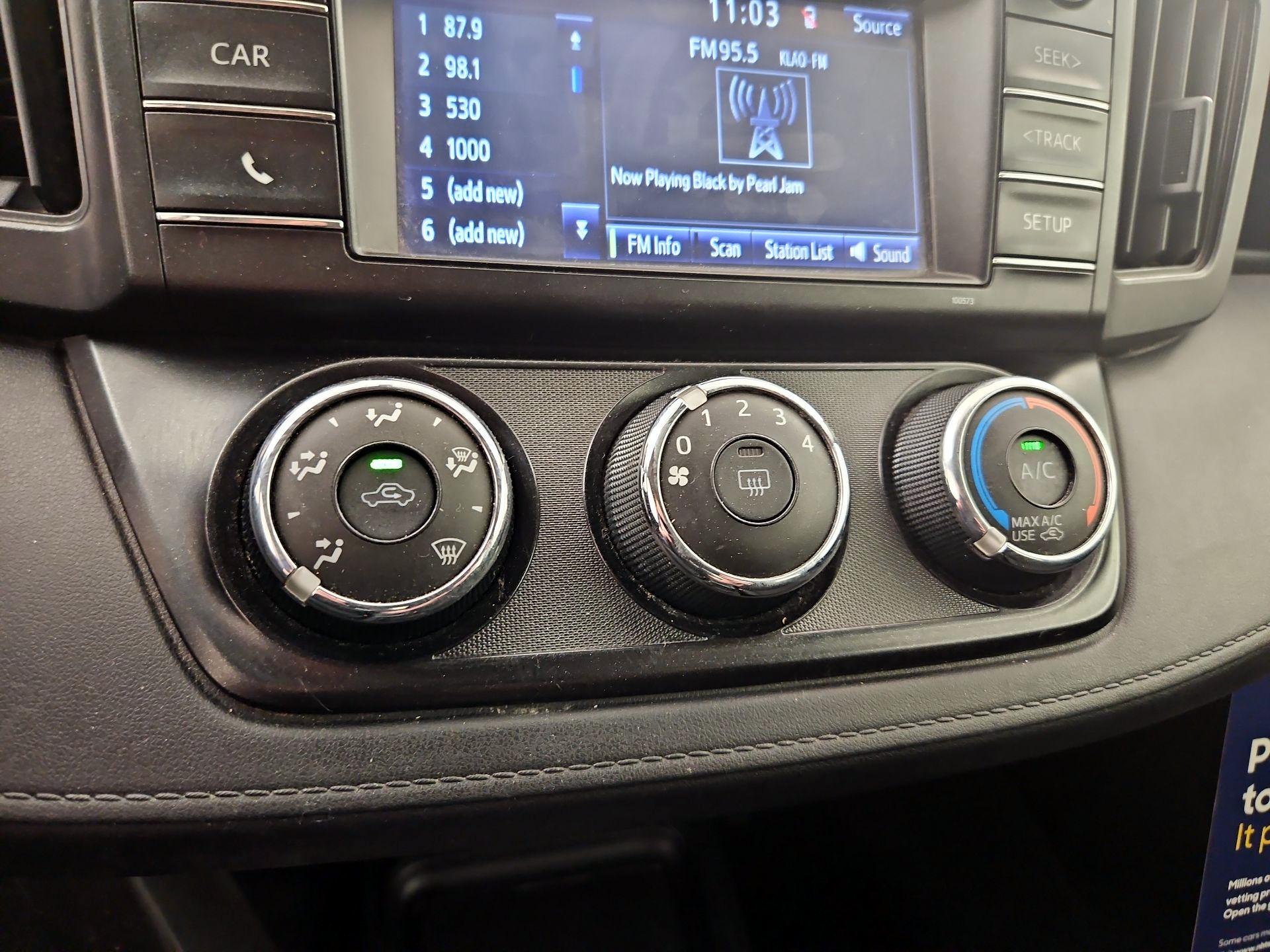 Thumbnail: 2016 Toyota RAV4 - 16