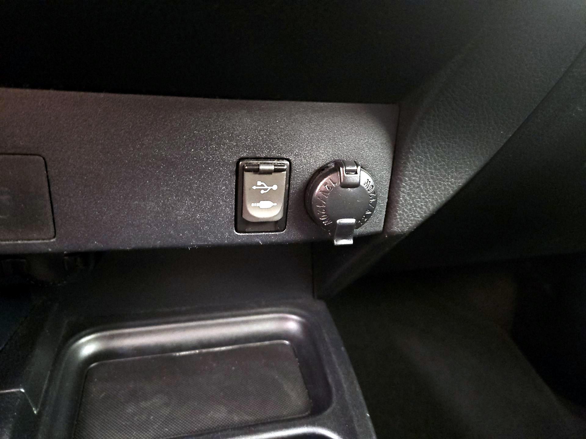 Thumbnail: 2016 Toyota RAV4 - 18
