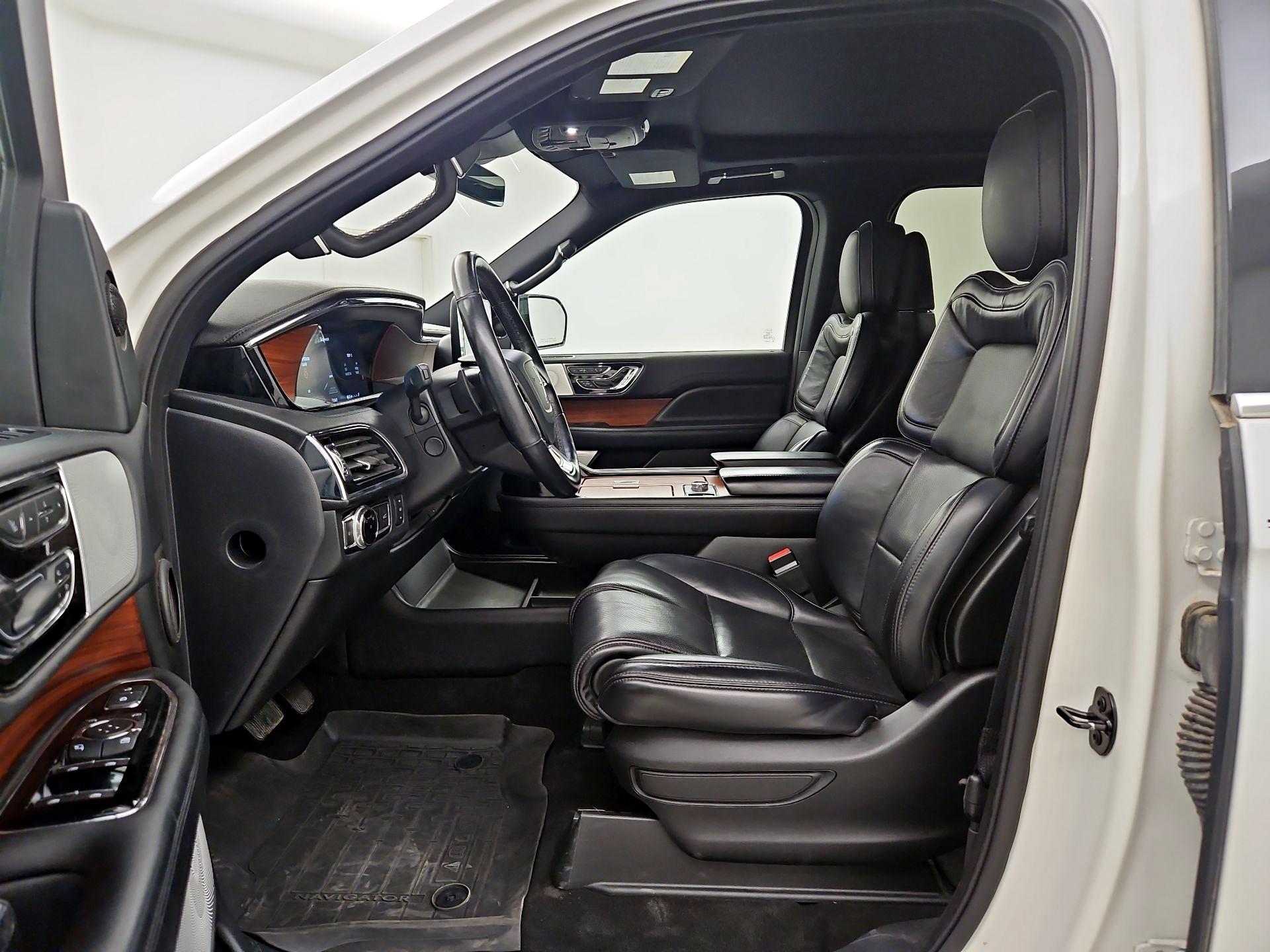 Thumbnail: 2019 Lincoln Navigator L - 11