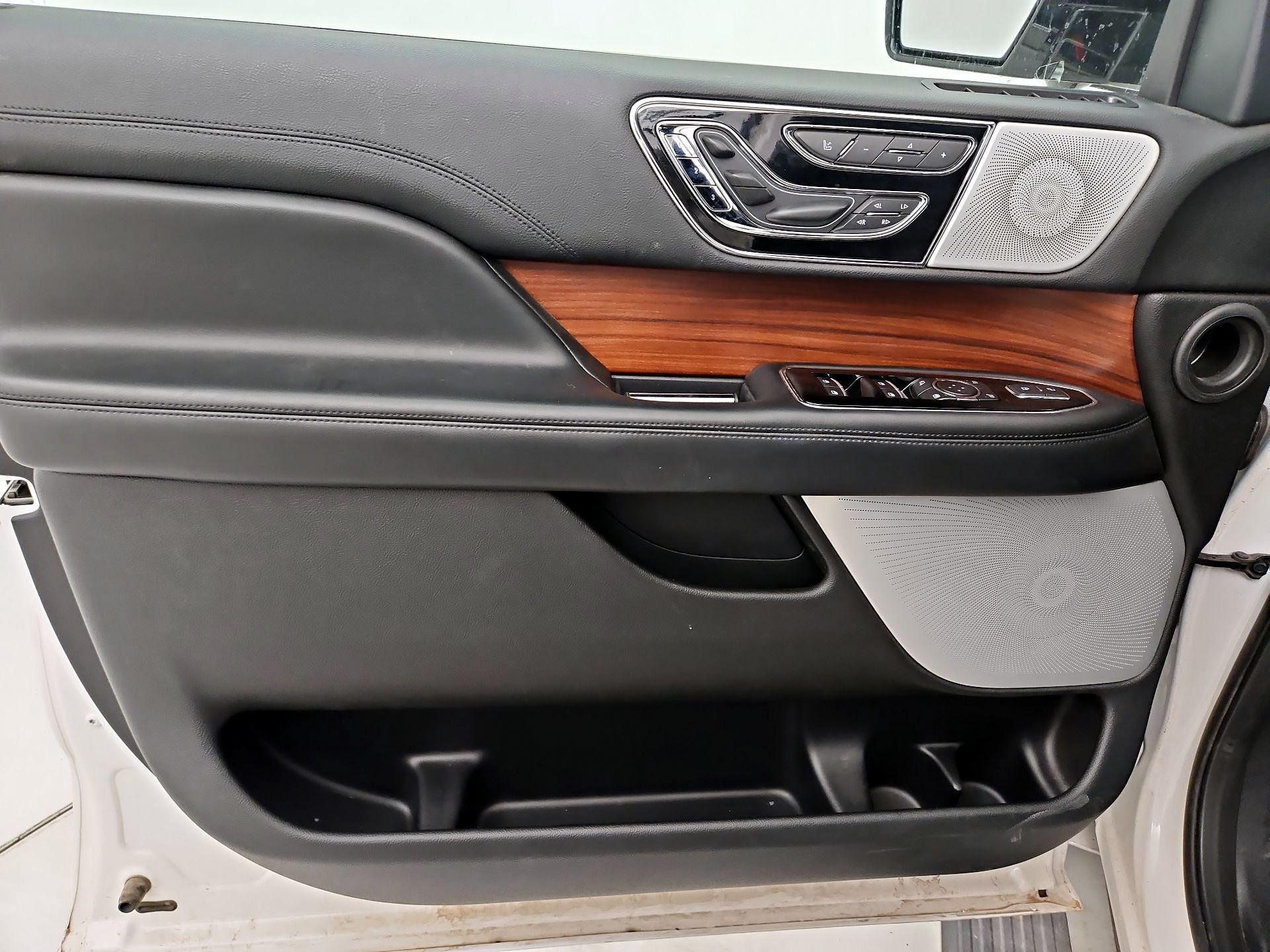 Thumbnail: 2019 Lincoln Navigator L - 12