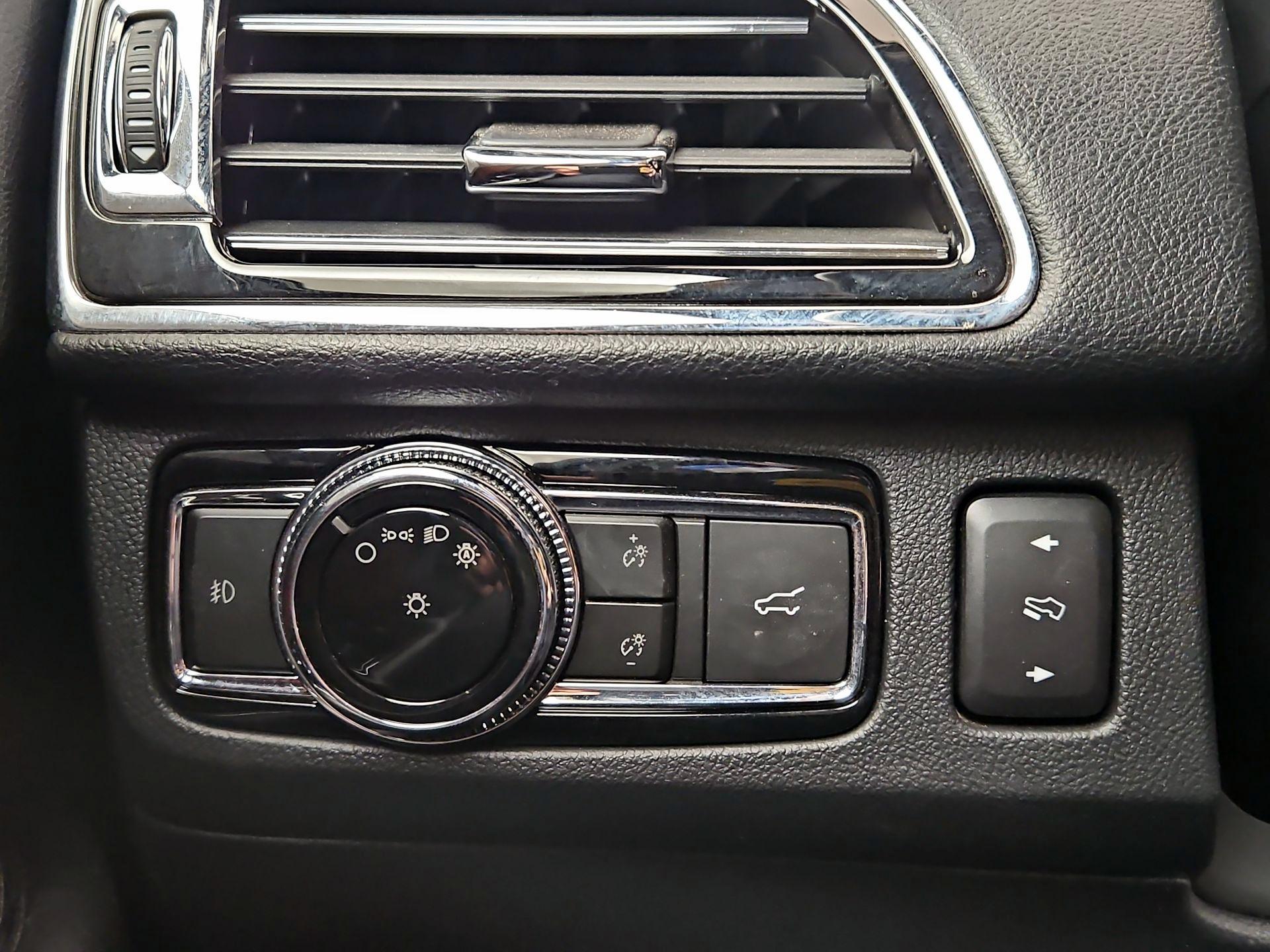 Thumbnail: 2019 Lincoln Navigator L - 13
