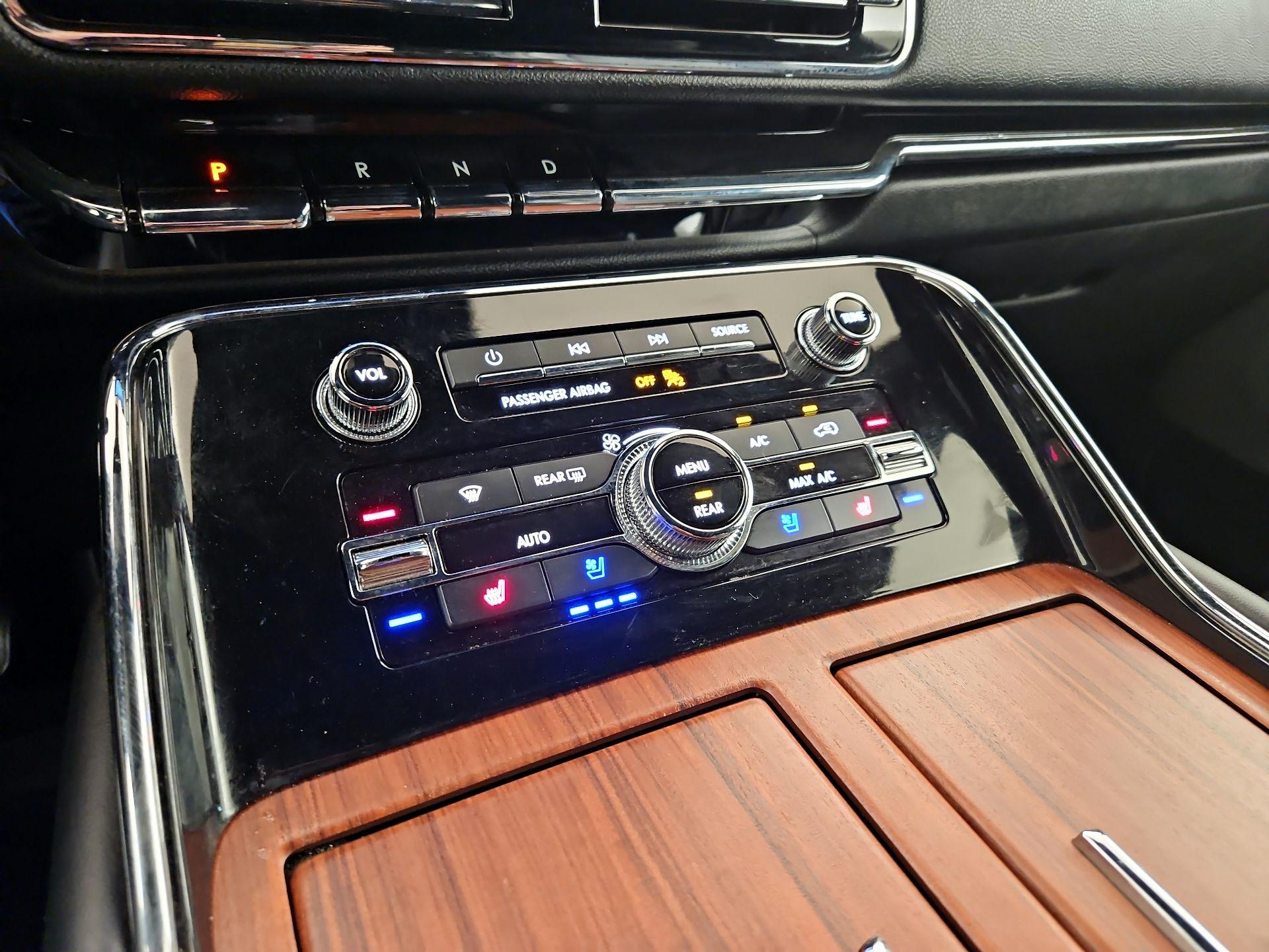 Thumbnail: 2019 Lincoln Navigator L - 17