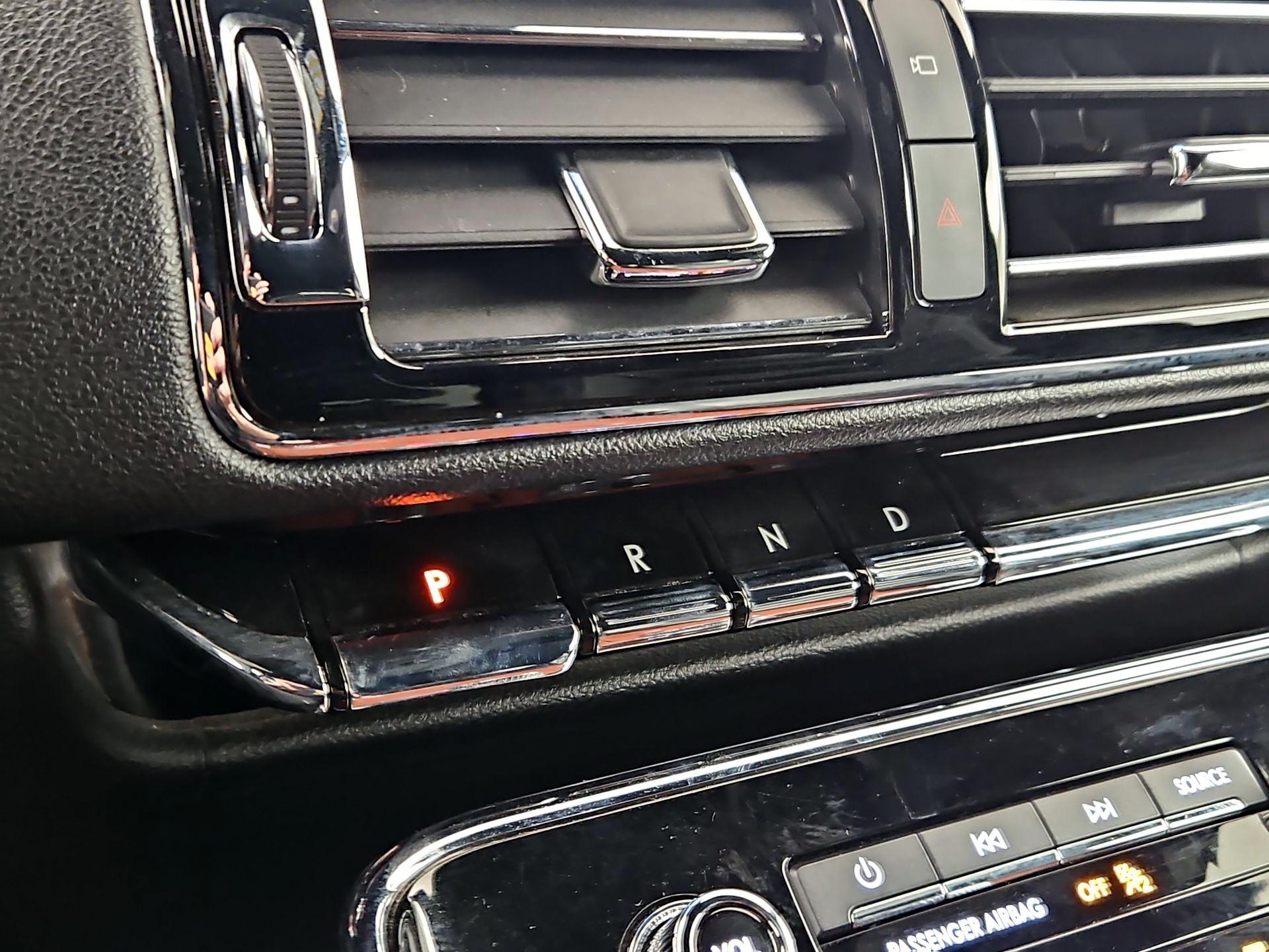 Thumbnail: 2019 Lincoln Navigator L - 18