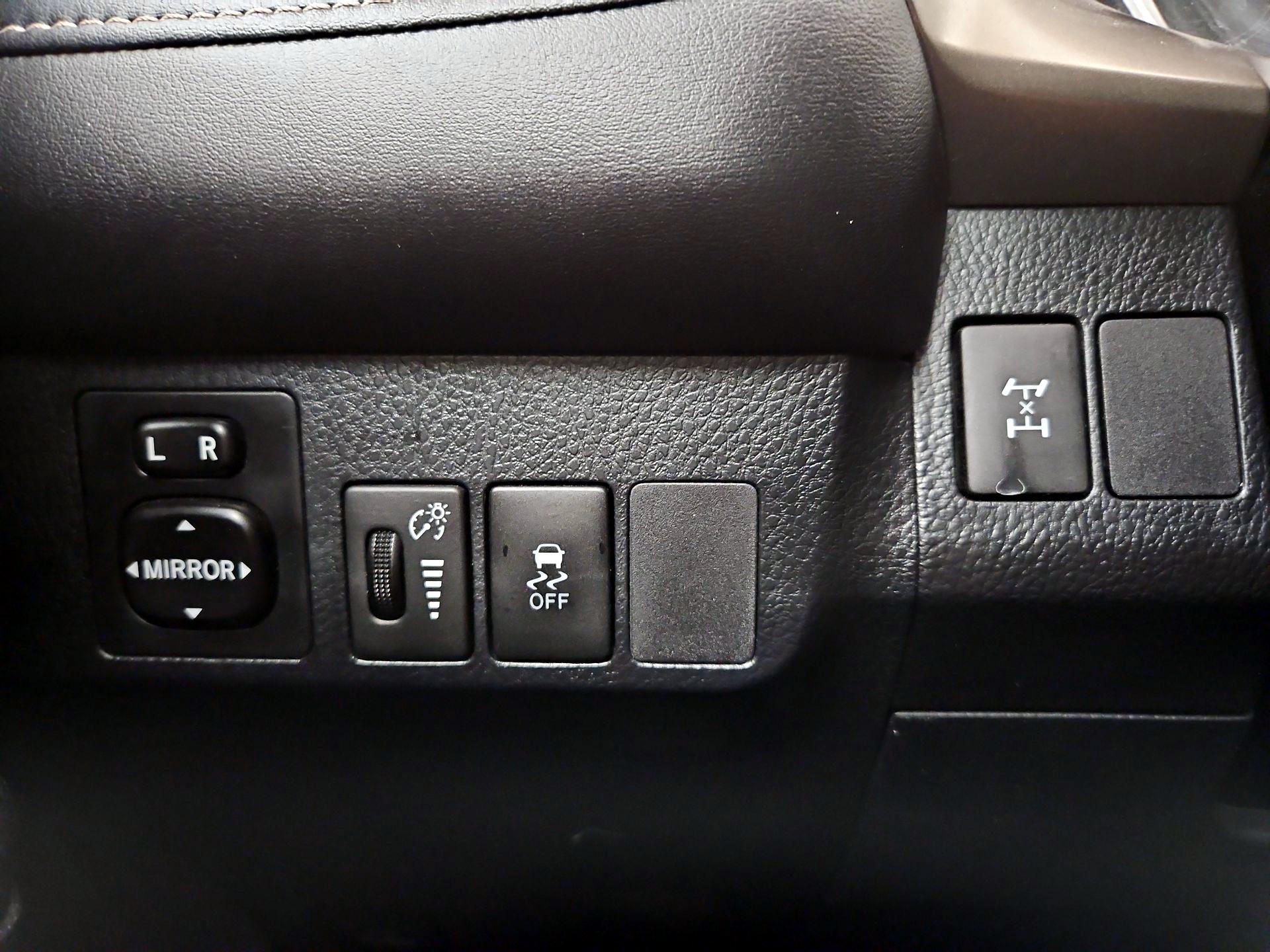 Thumbnail: 2013 Toyota RAV4 - 13