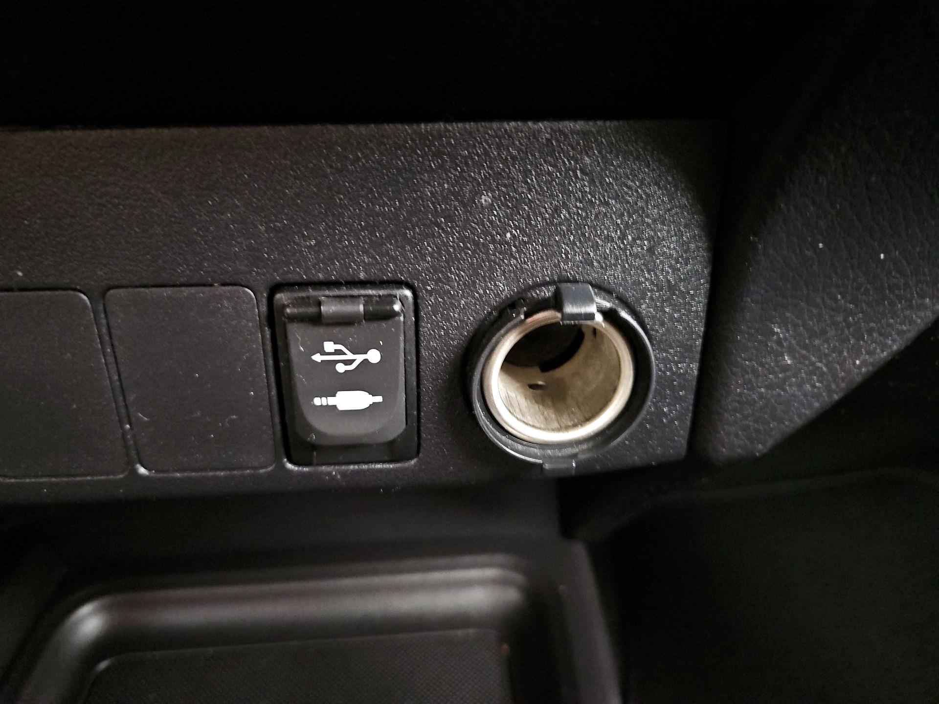Thumbnail: 2013 Toyota RAV4 - 18