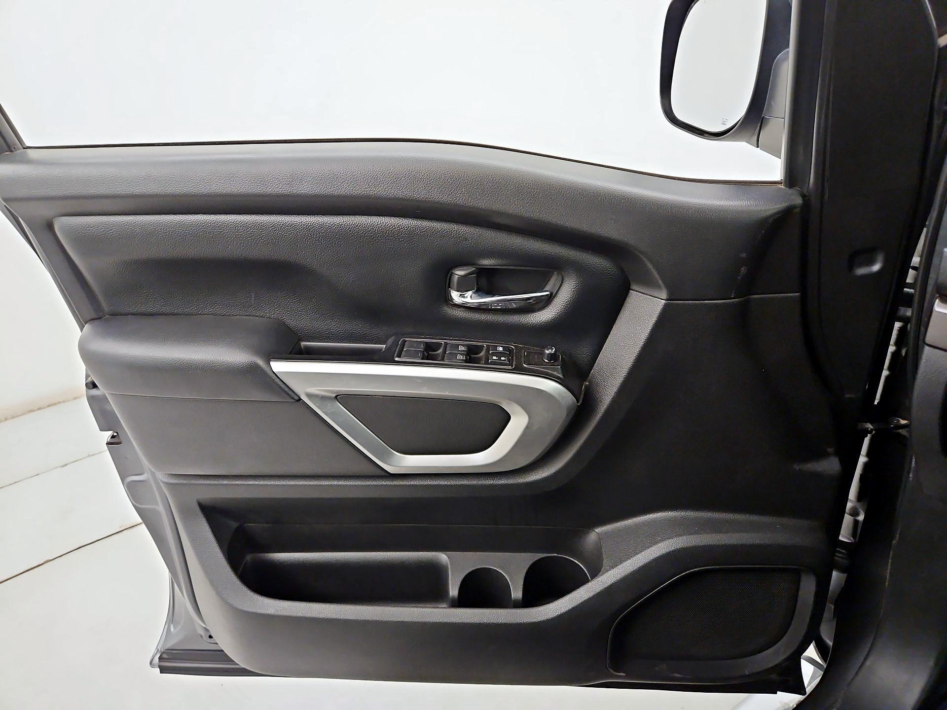 Thumbnail: 2017 Nissan Titan - 12