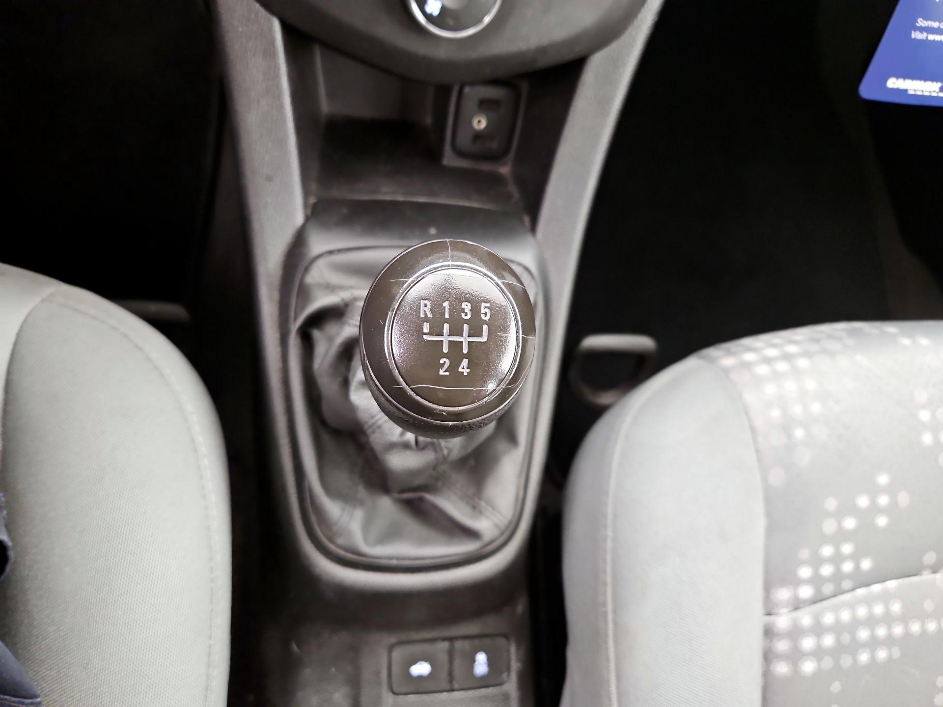 Thumbnail: 2018 Chevrolet Sonic - 17