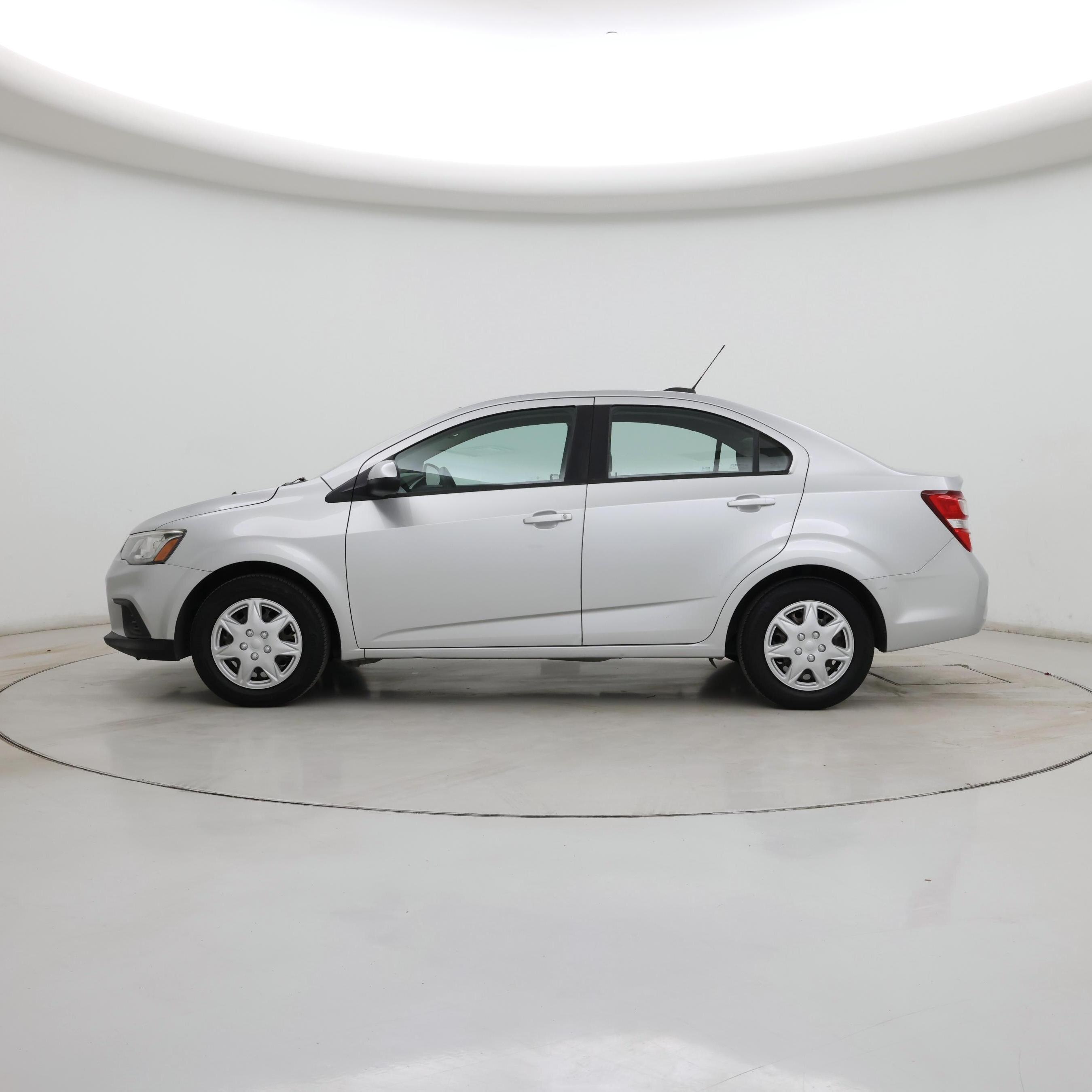 Thumbnail: 2018 Chevrolet Sonic - 3