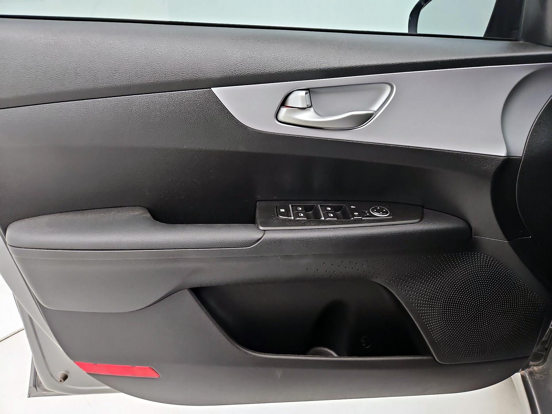 Thumbnail: 2024 Kia Forte - 10