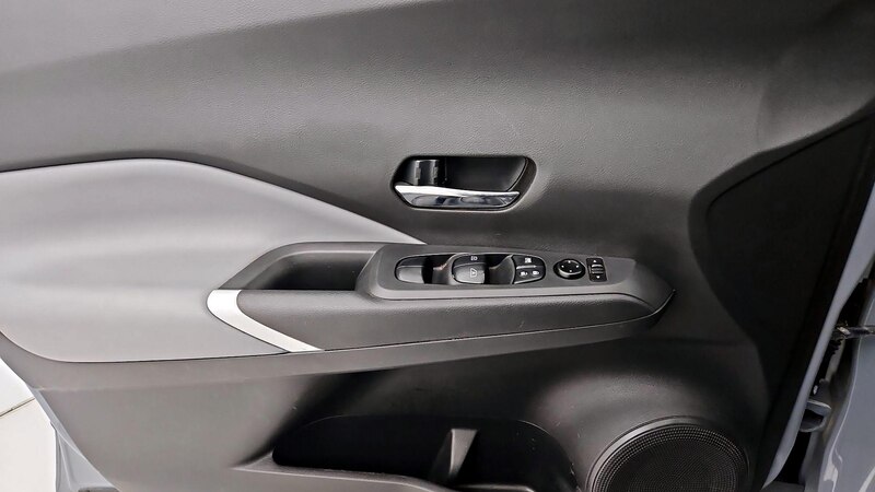 2021 Nissan Kicks SR 12