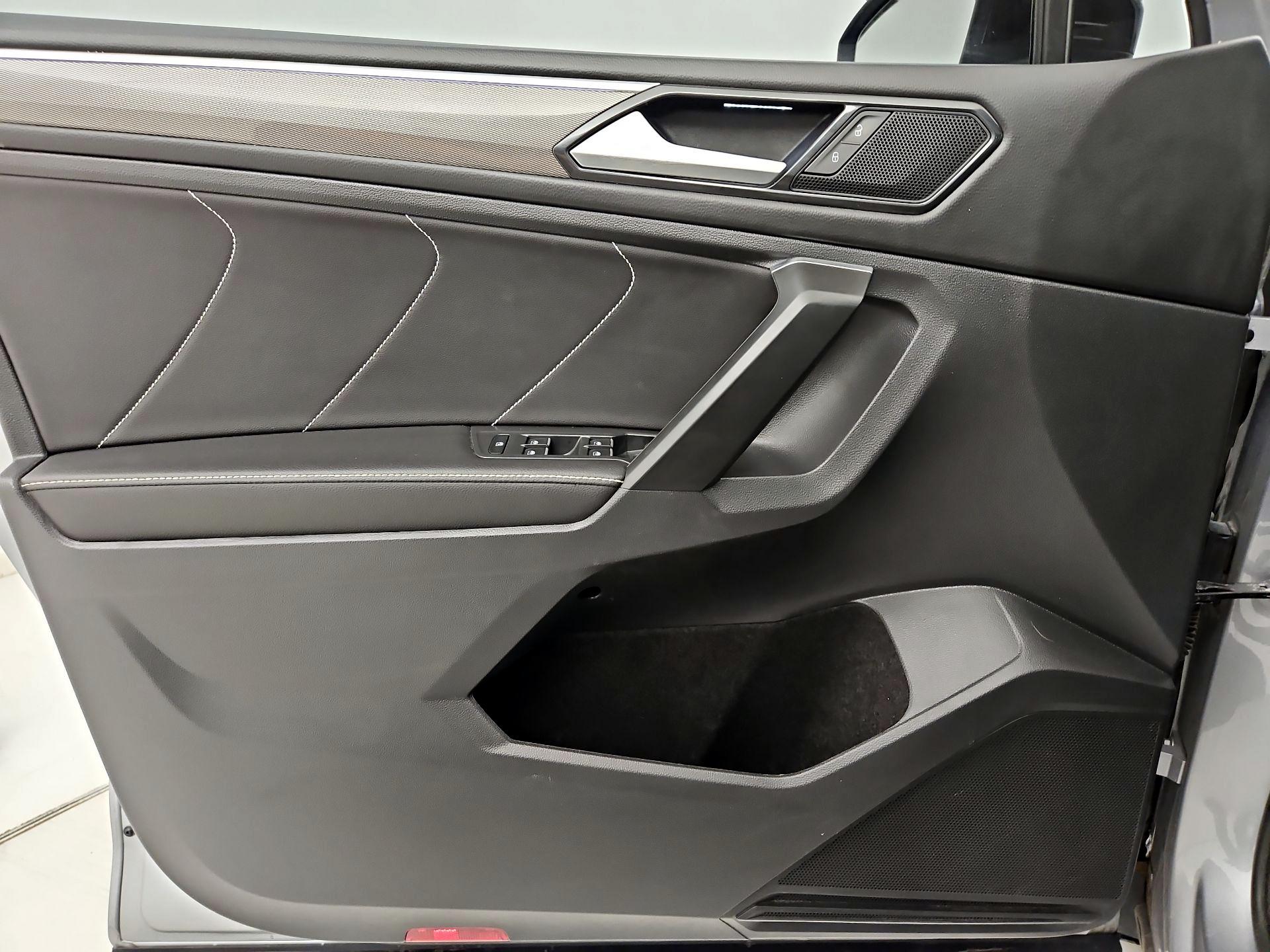 Thumbnail: 2023 Volkswagen Tiguan - 12