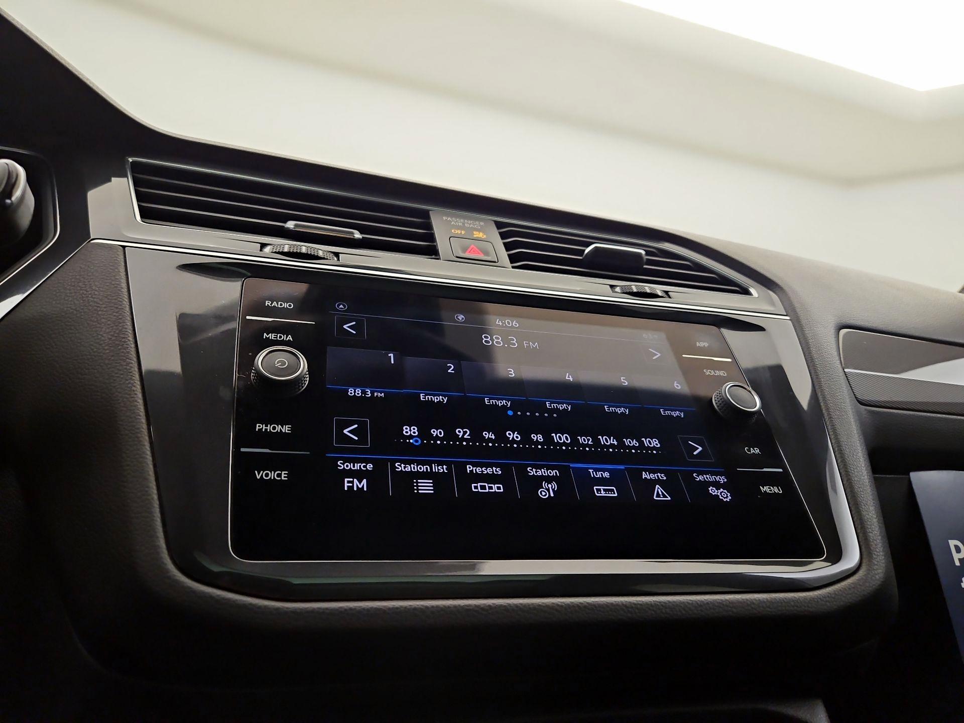 Thumbnail: 2023 Volkswagen Tiguan - 15
