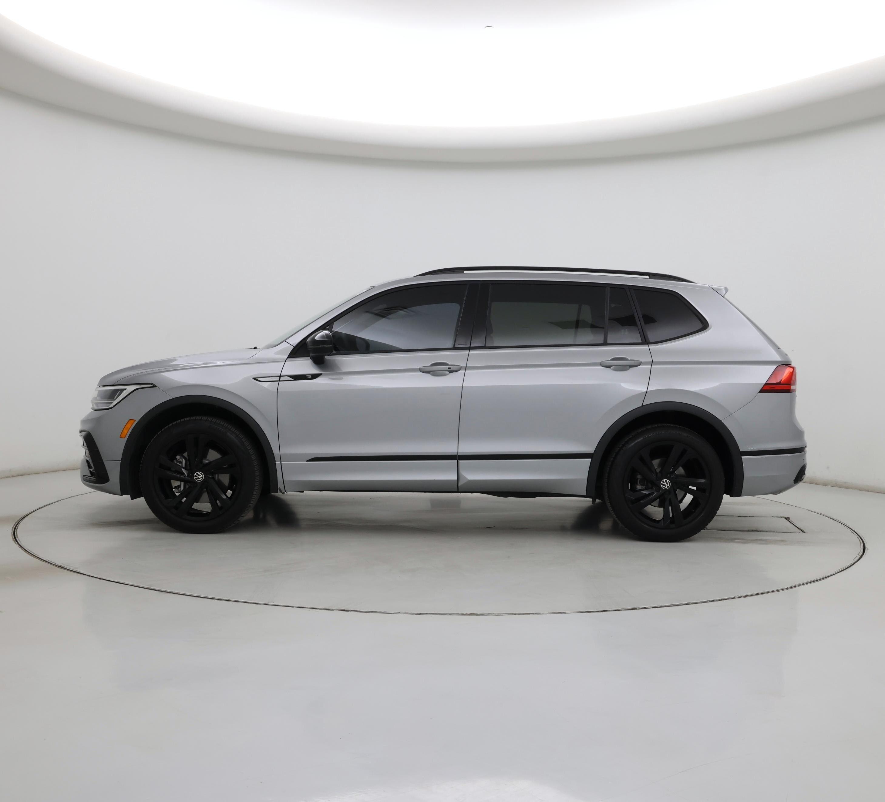 Thumbnail: 2023 Volkswagen Tiguan - 3