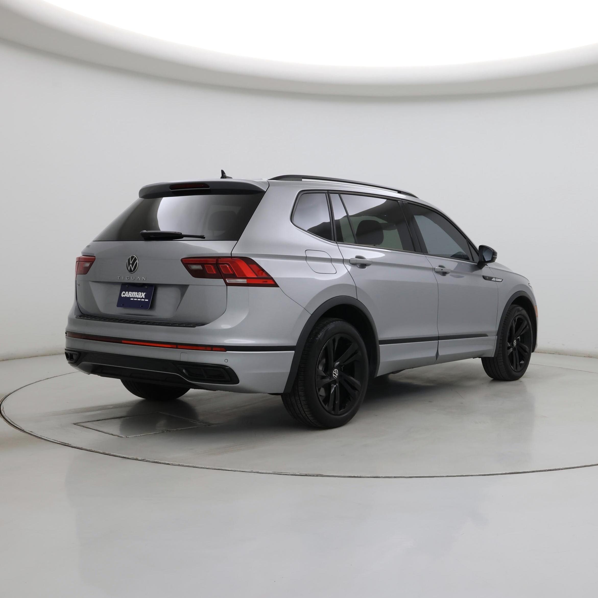 Thumbnail: 2023 Volkswagen Tiguan - 8