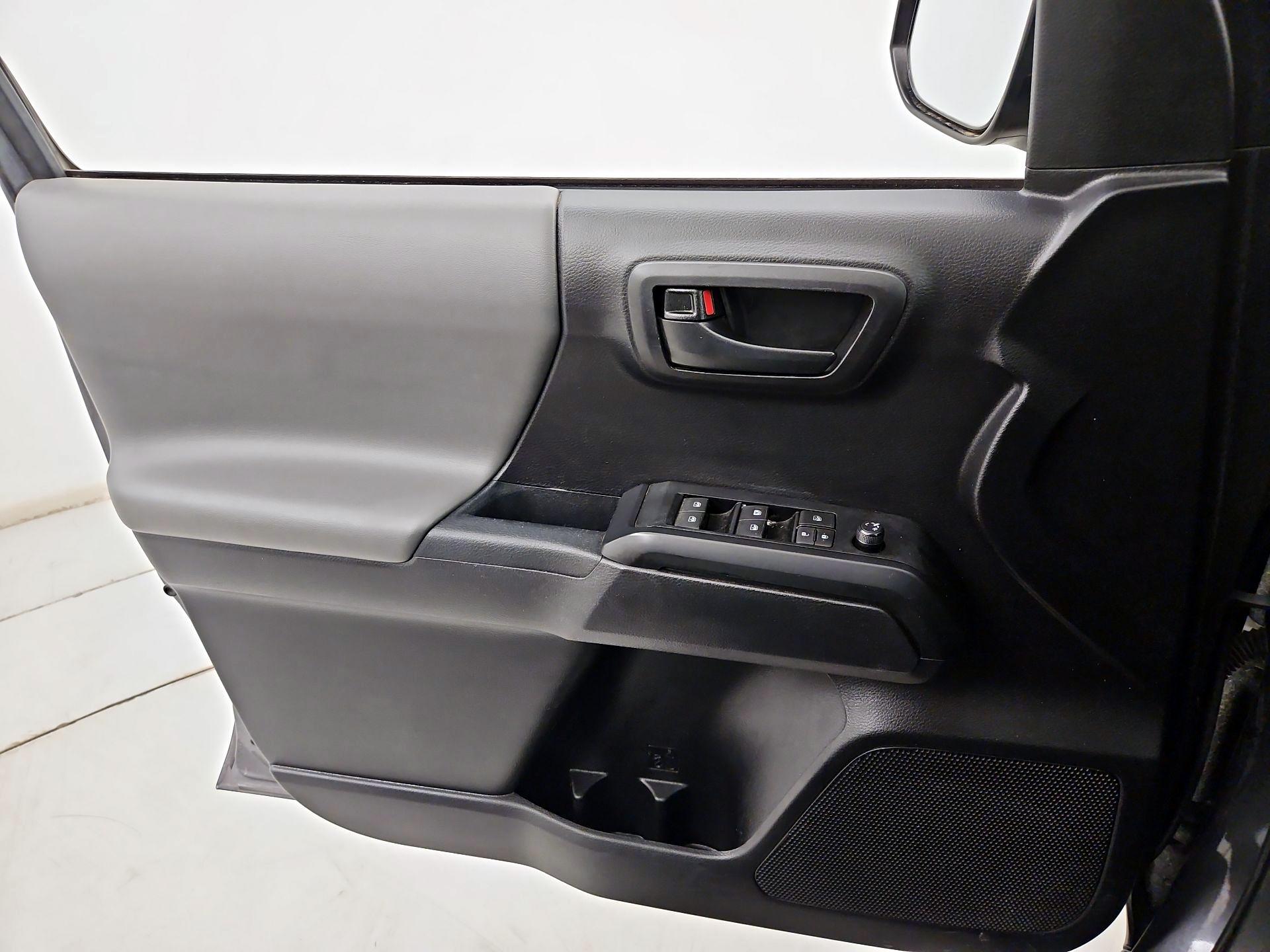 Thumbnail: 2021 Toyota Tacoma - 12