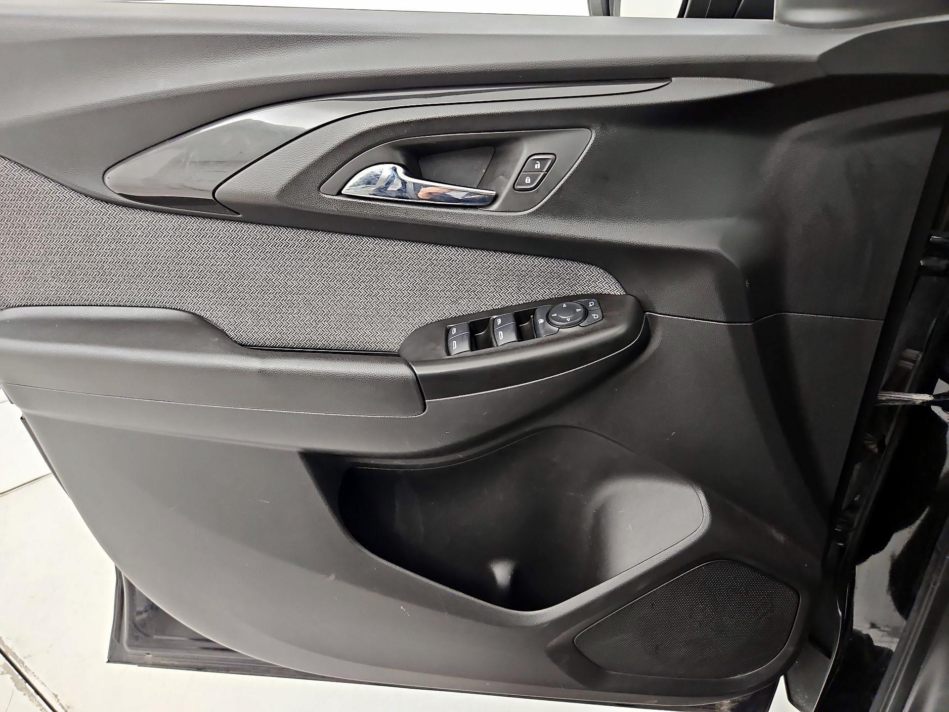 Thumbnail: 2023 Chevrolet TrailBlazer - 12