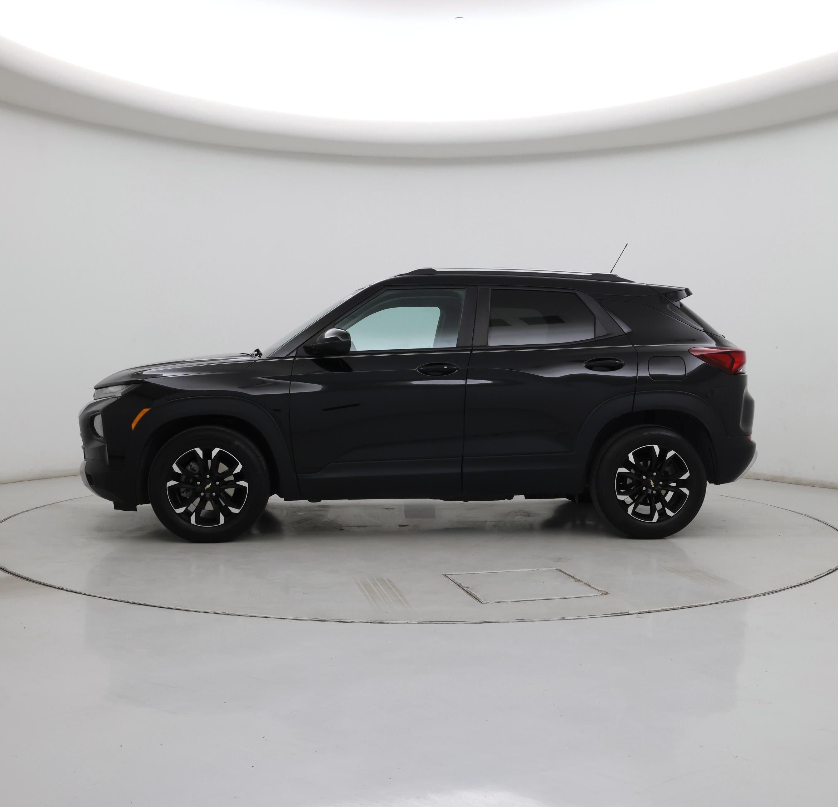 Thumbnail: 2023 Chevrolet TrailBlazer - 3