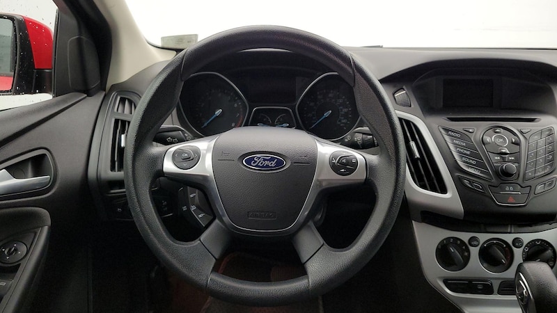 2014 Ford Focus SE 10